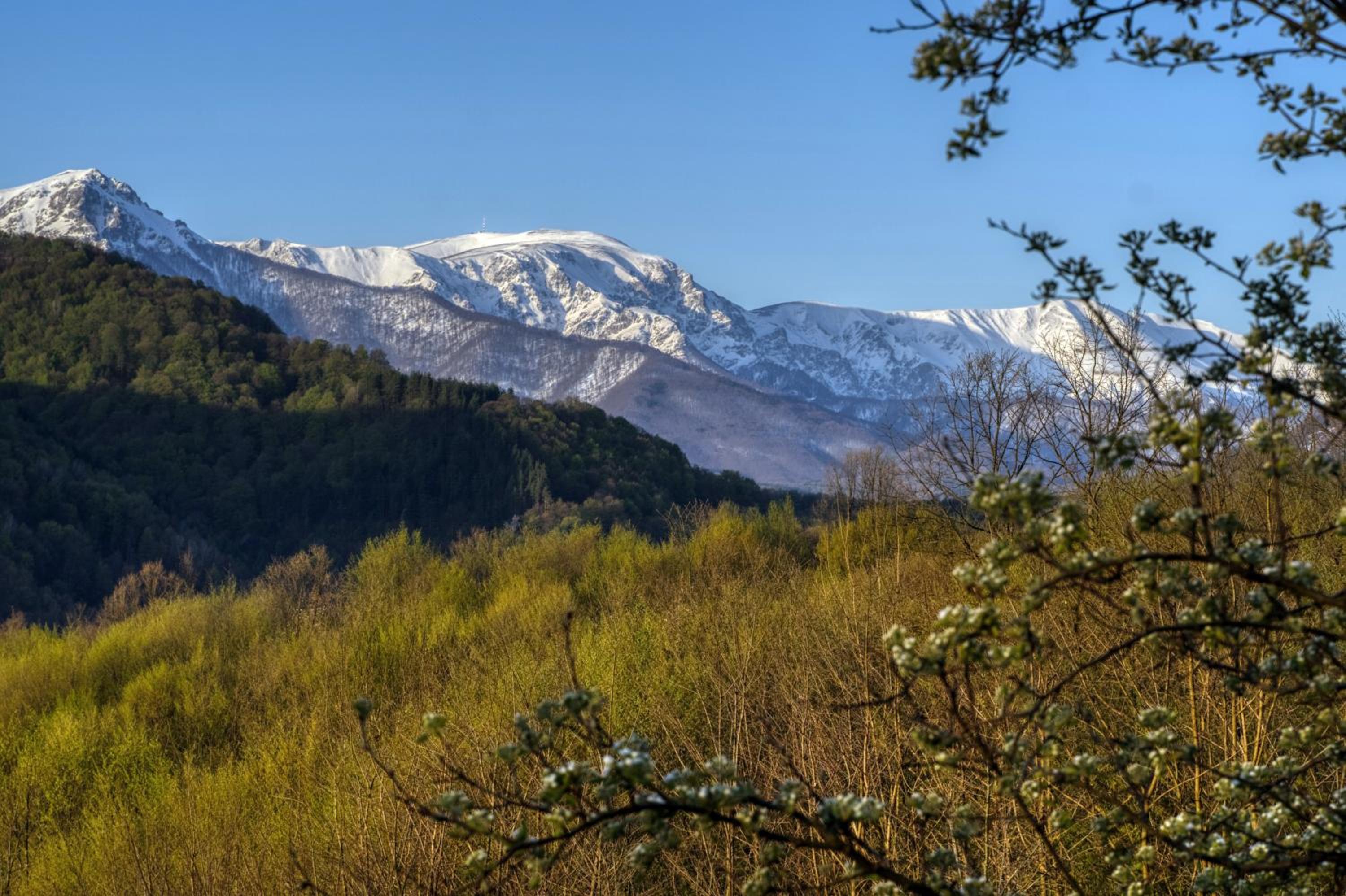 Authentic House with Stunning Mountain View - Karashka