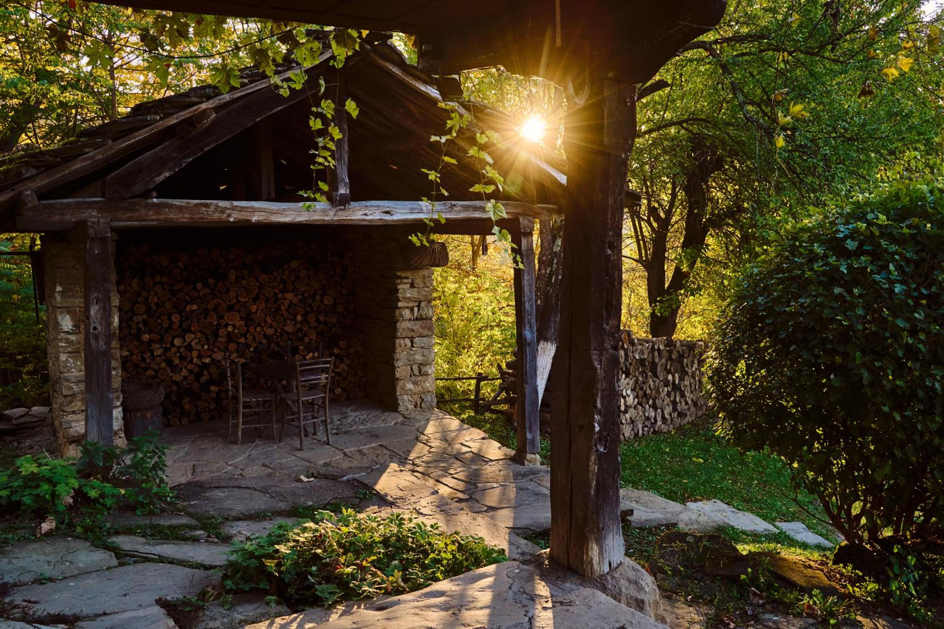 Authentic House with Stunning Mountain View - Karashka