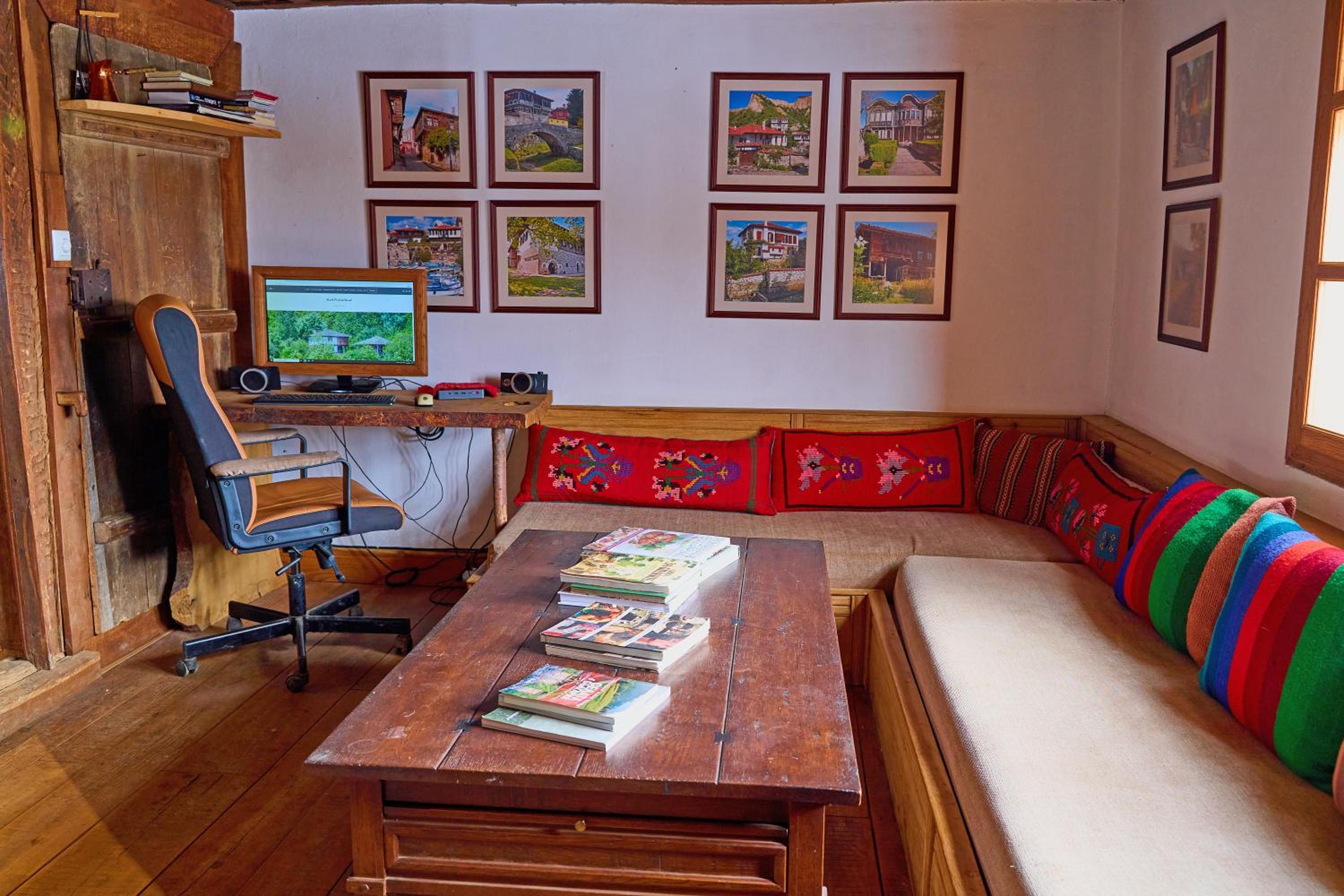 Authentic House with Stunning Mountain View - Karashka