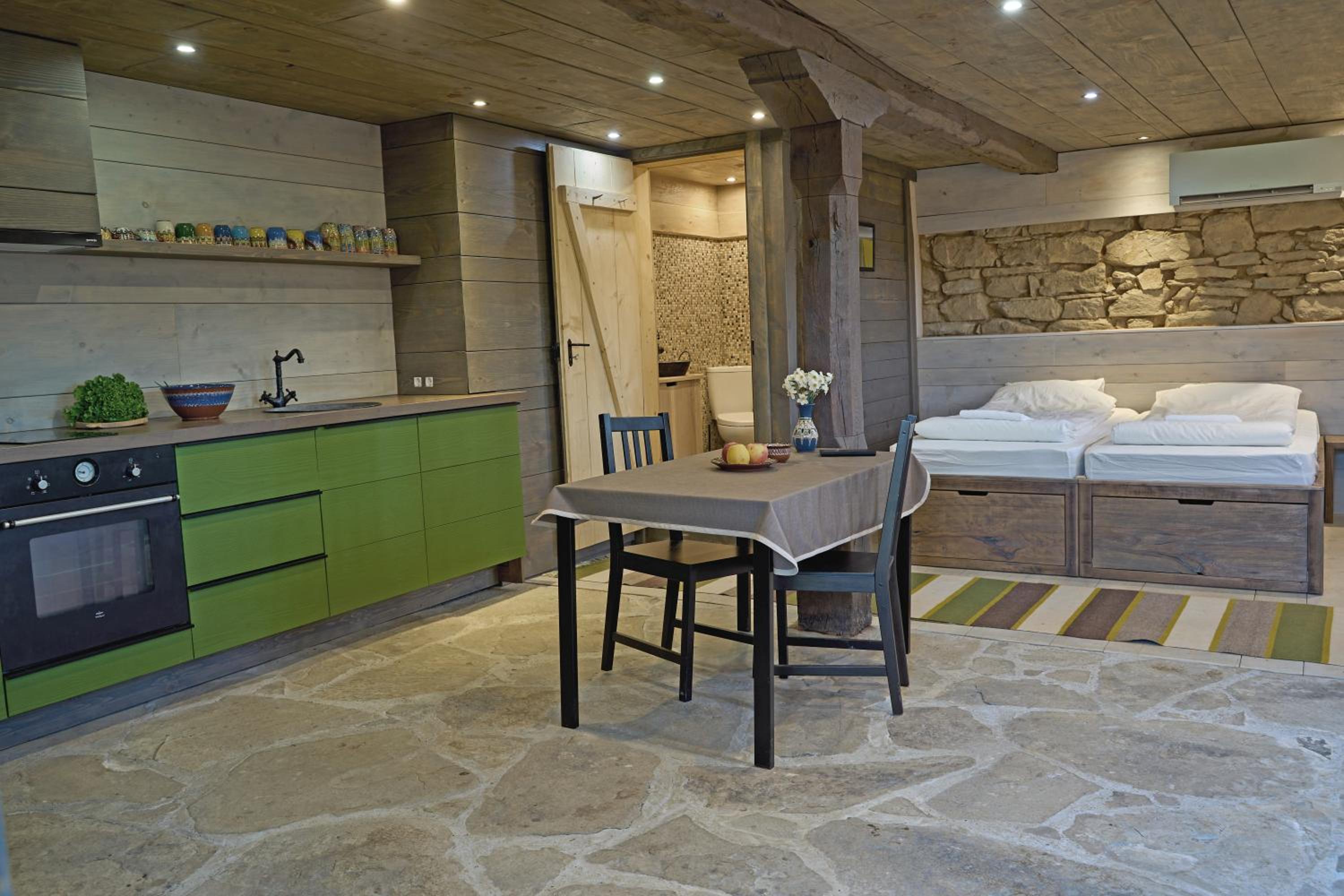 Authentic House with Stunning Mountain View - Karashka