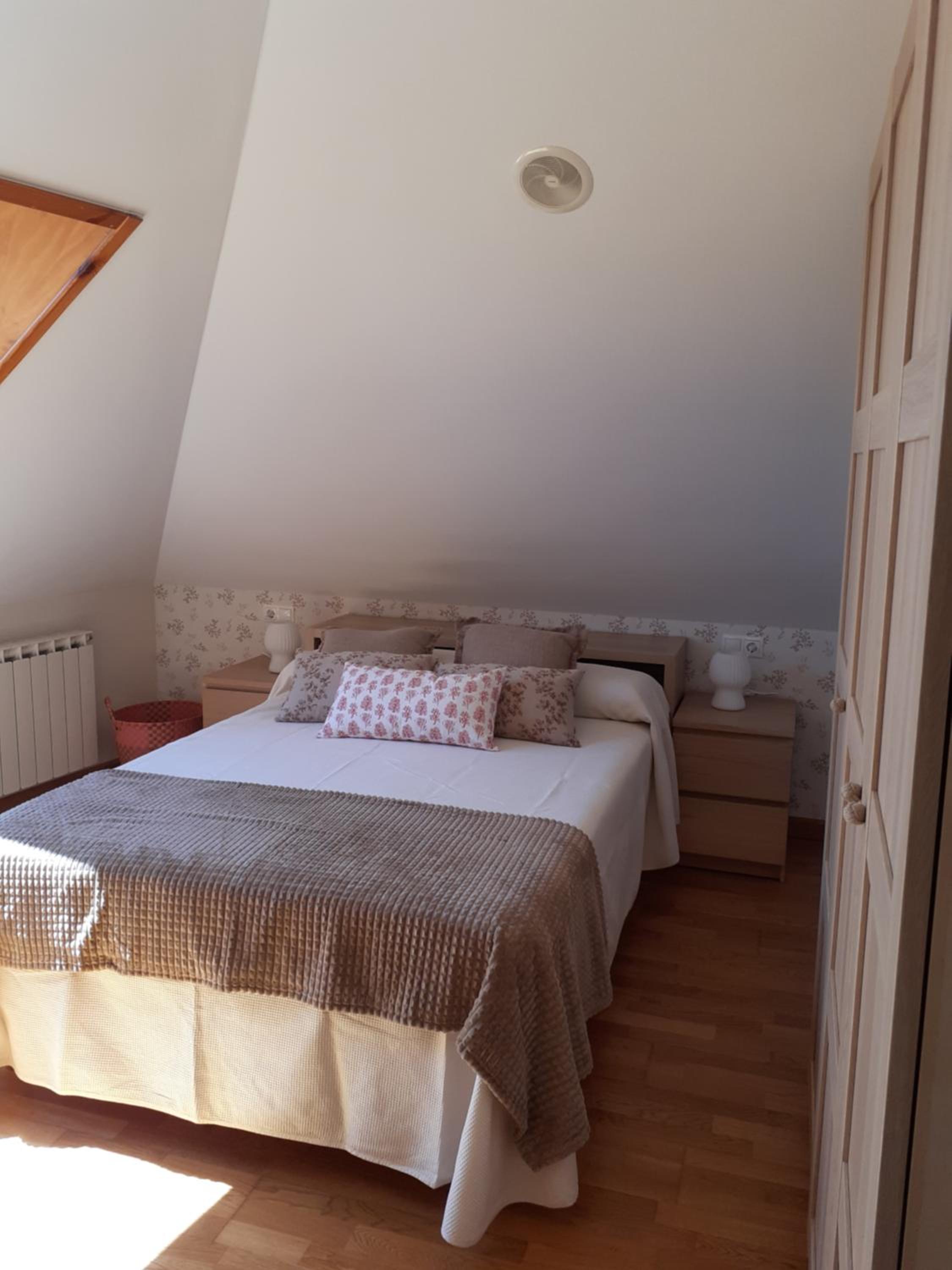 Atico con terraza y piscina comunitaria