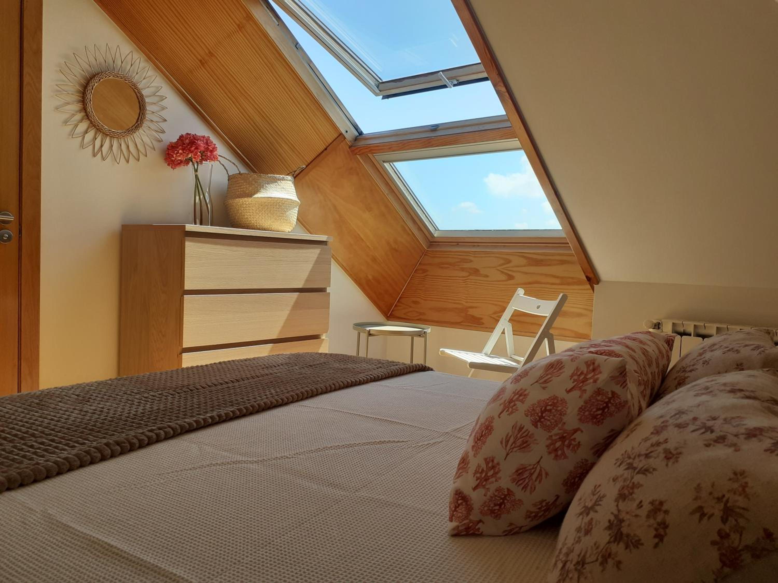 Atico con terraza y piscina comunitaria