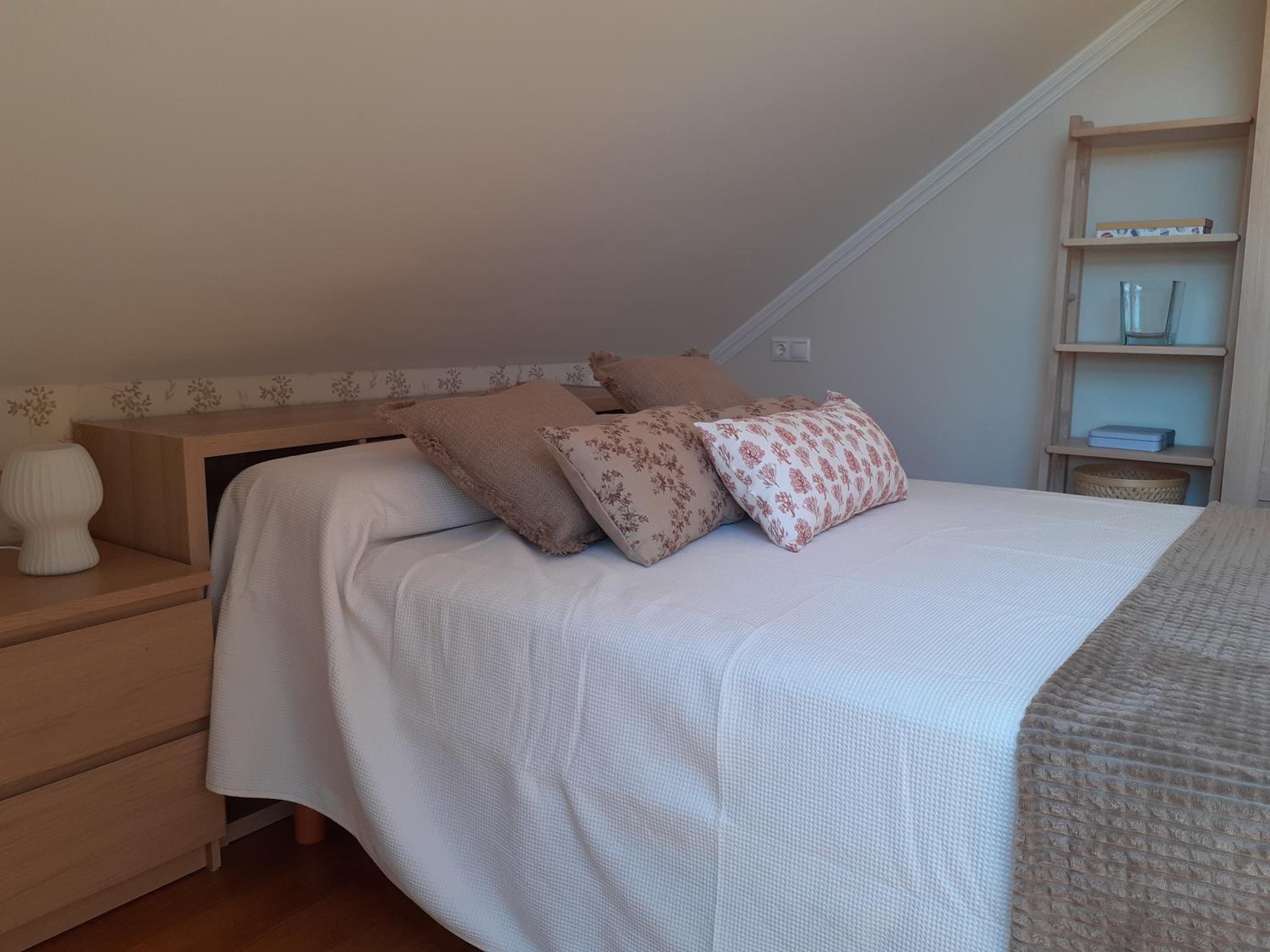 Atico con terraza y piscina comunitaria