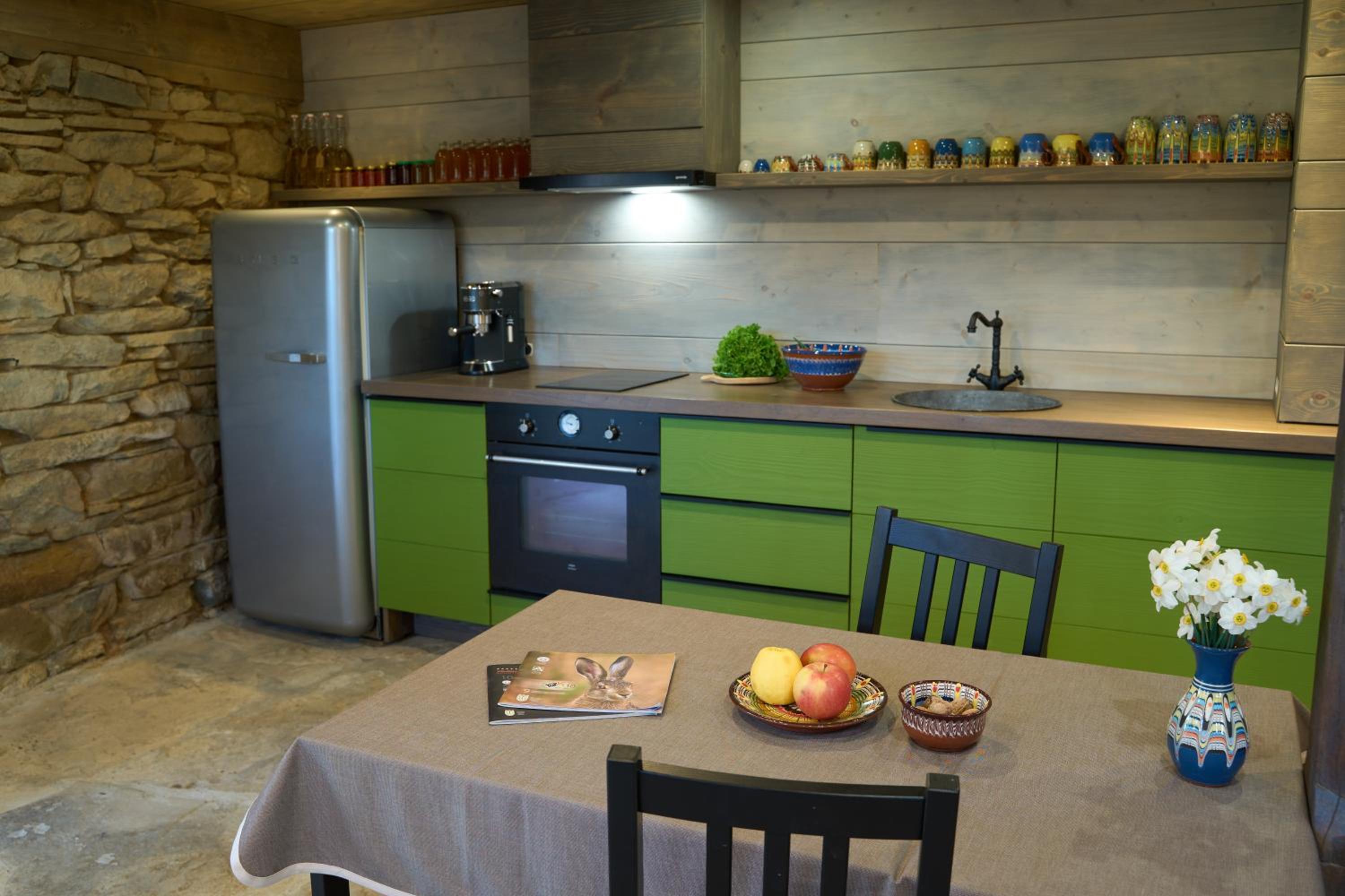 Authentic House with Stunning Mountain View - Karashka
