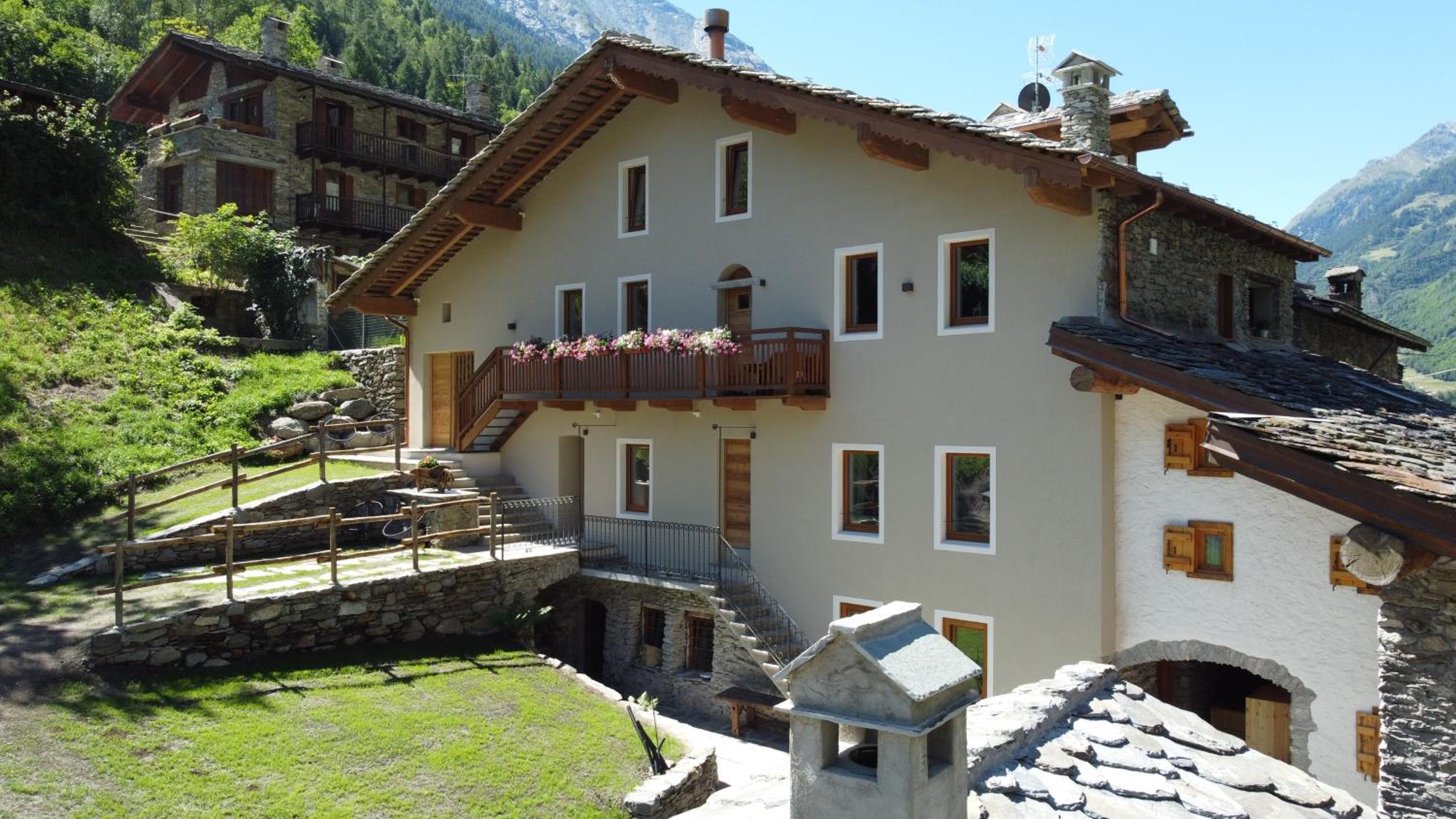 Lo Micho - Le Four des Alpes view 2