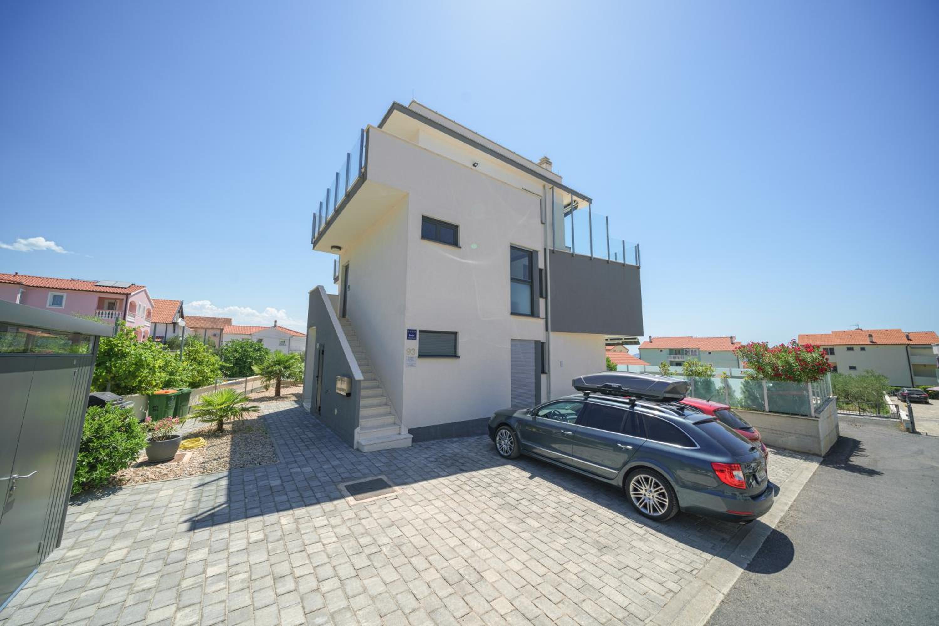 Hotel Villa Karen Vodice Grgurev Ante Kukure 93 - Image 1