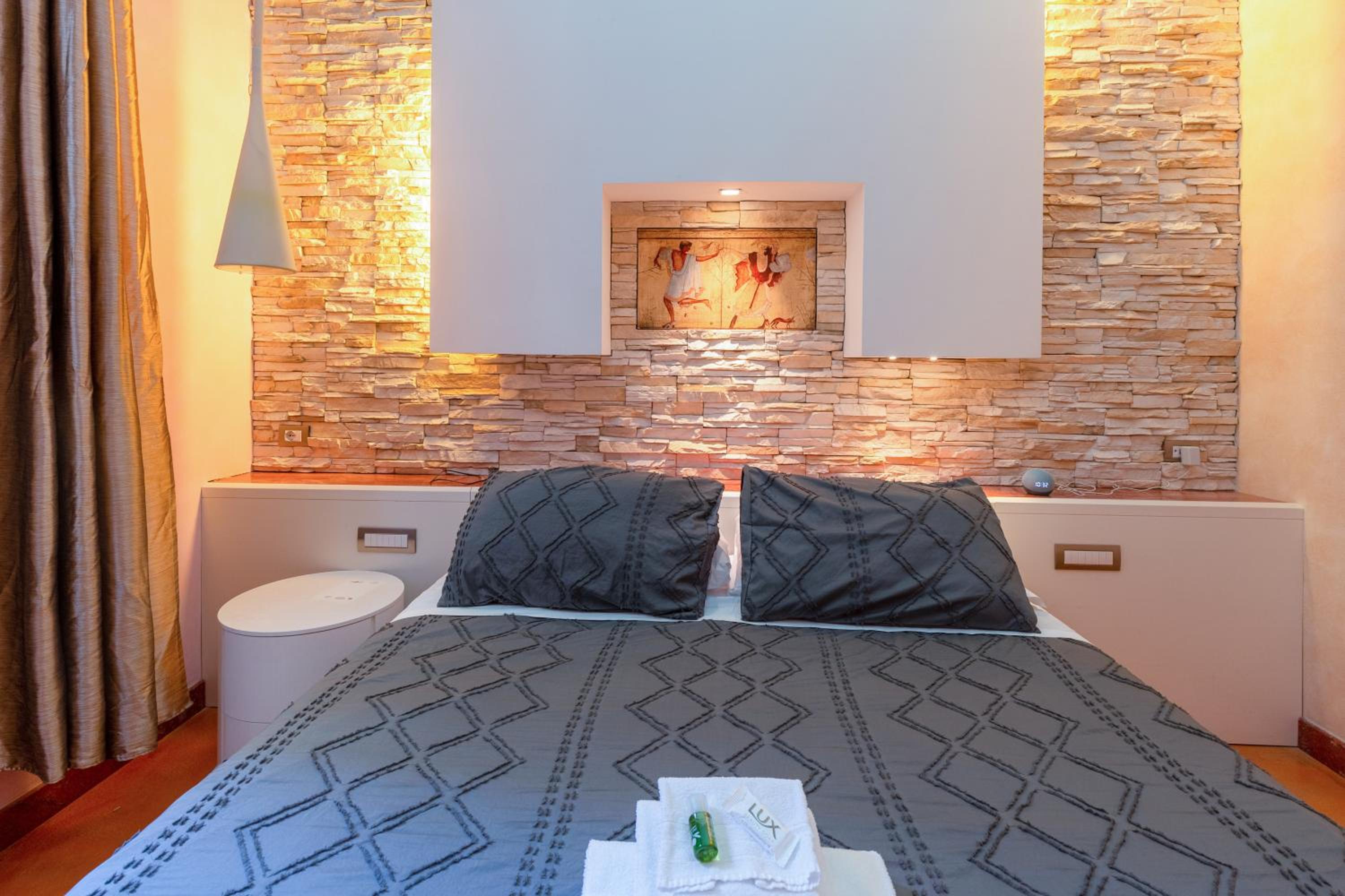 Aurora Garden Lodging - Rooms & Apartment