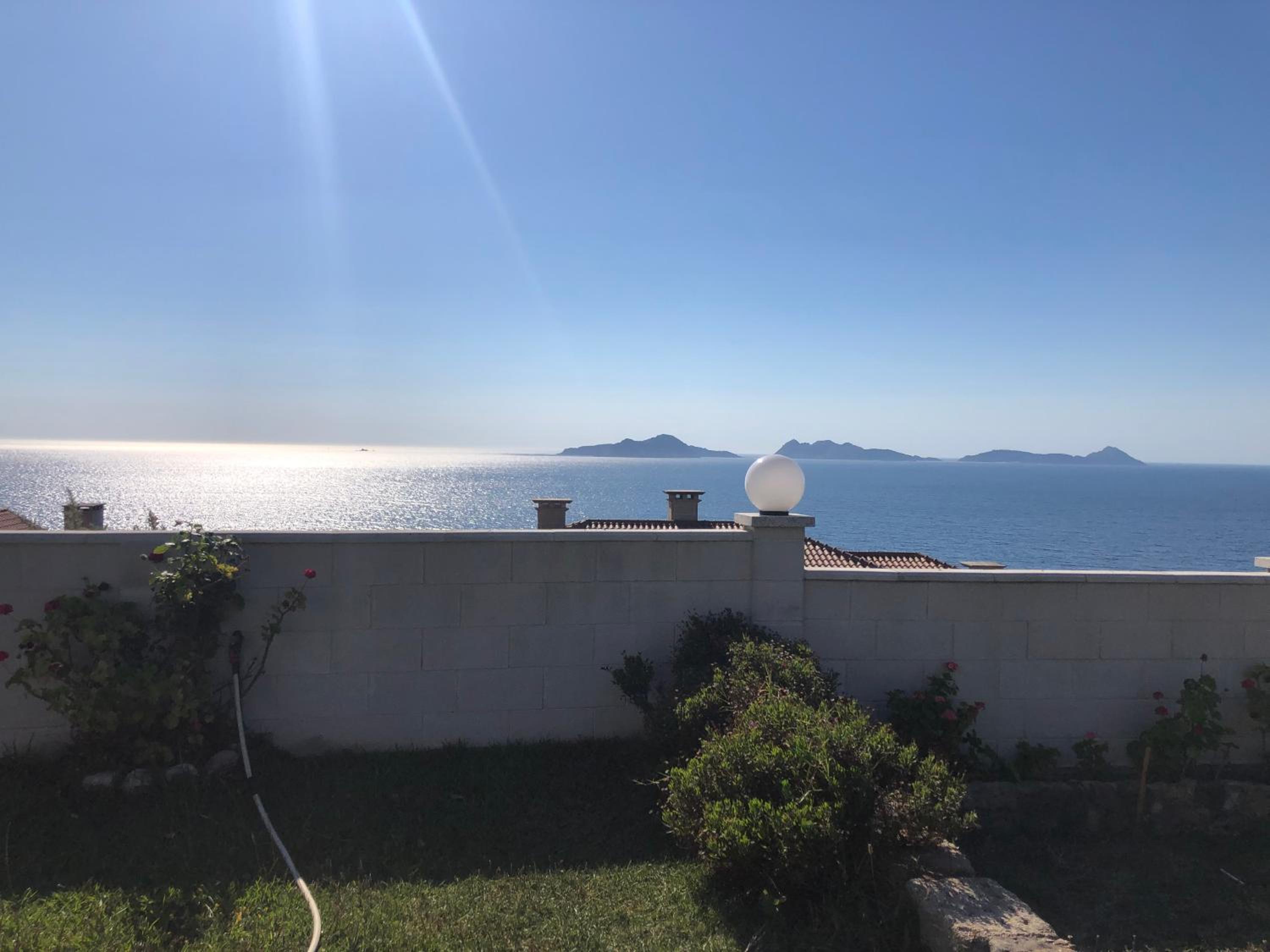 Precioso apartamento con terreno y vistas a cies
