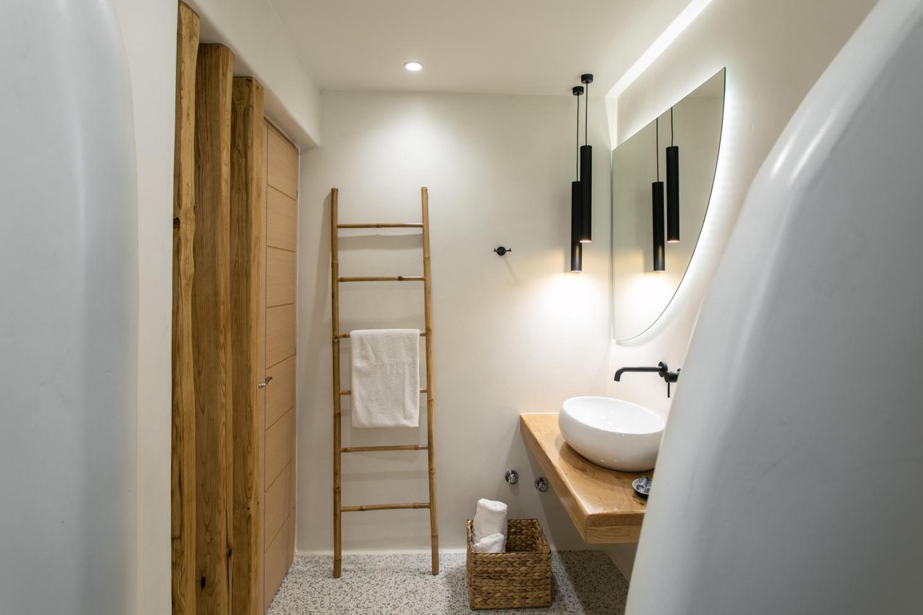 Iades Studios & Apartments