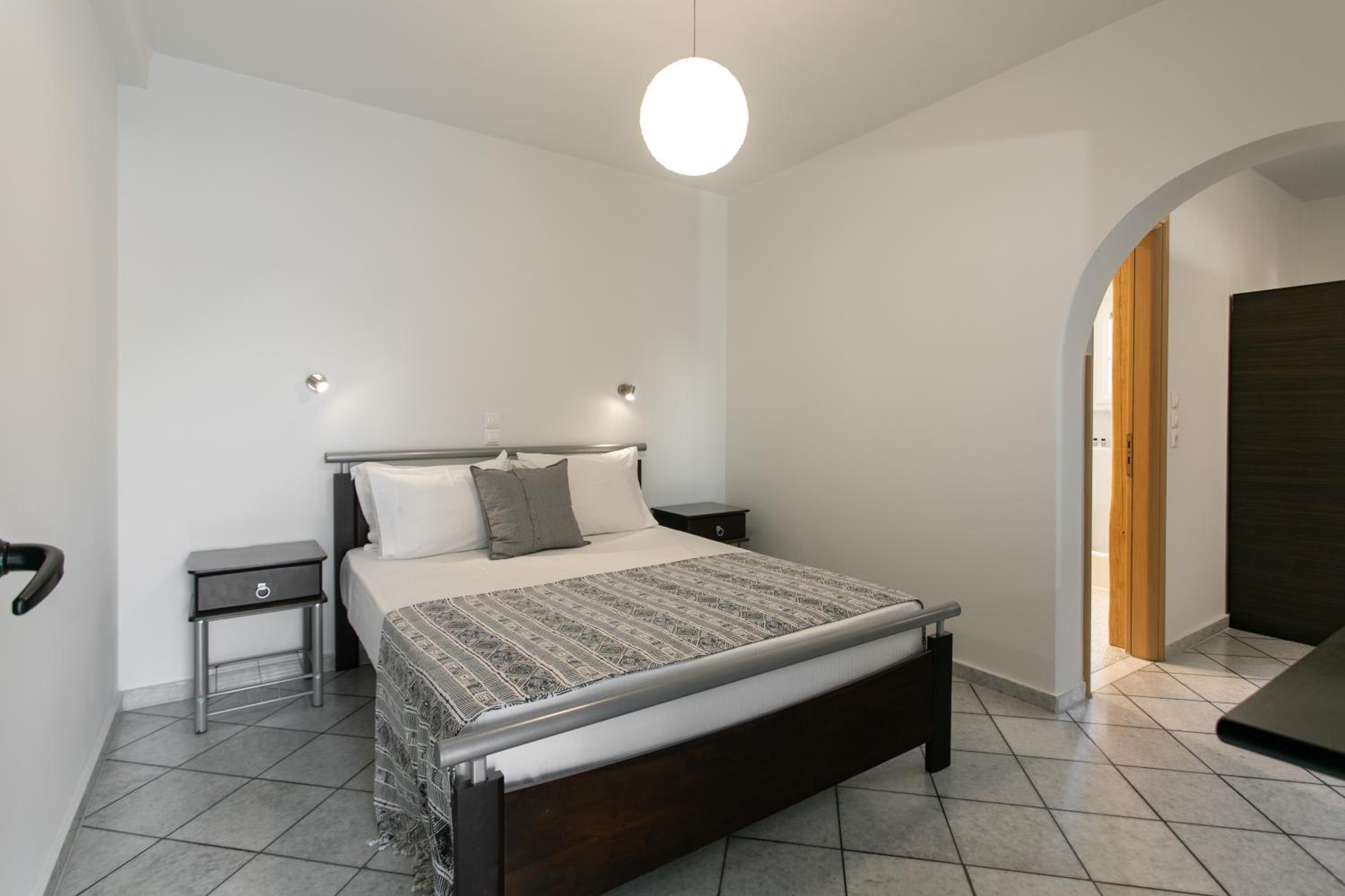 Iades Studios & Apartments