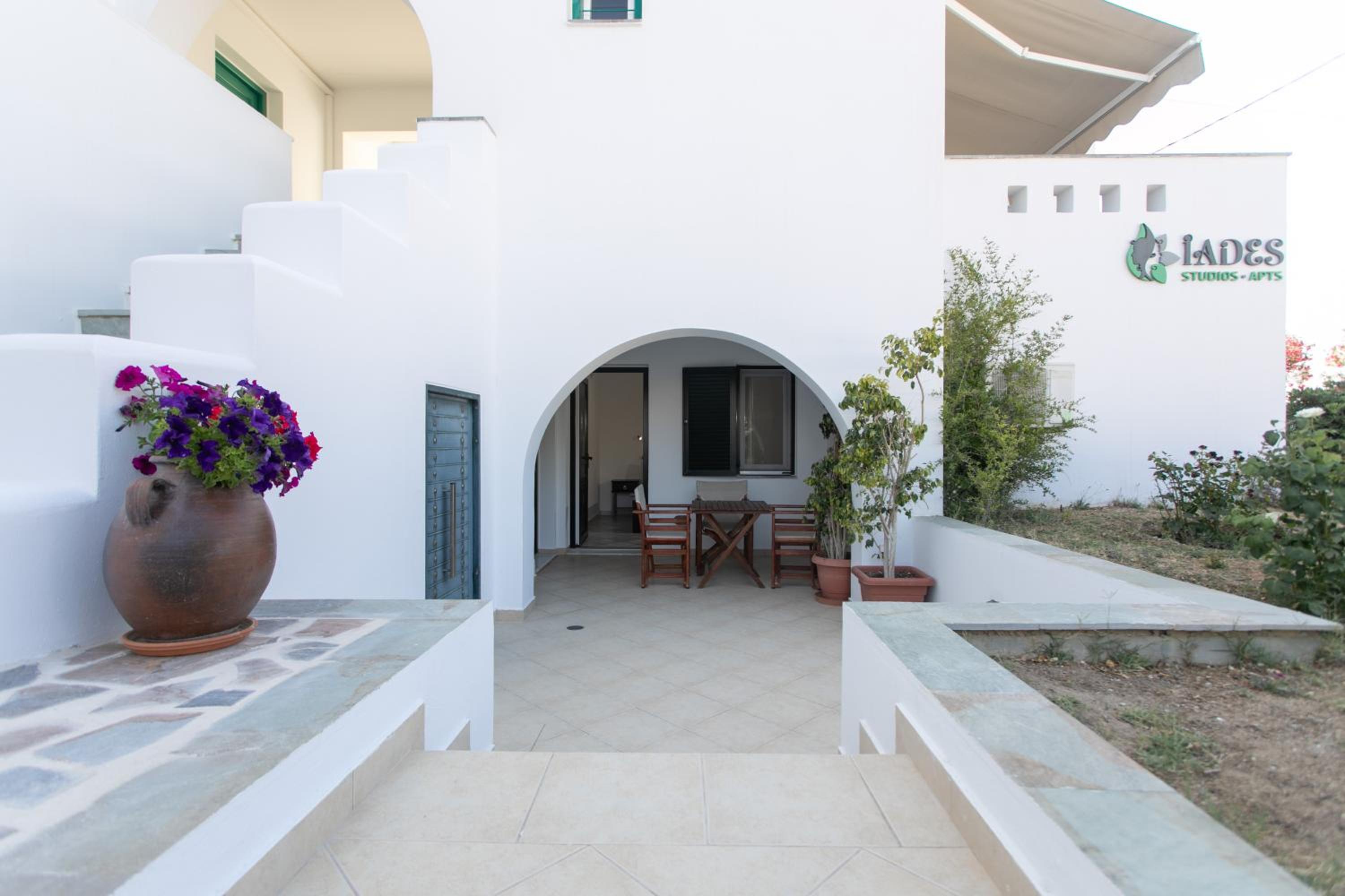 Iades Studios & Apartments