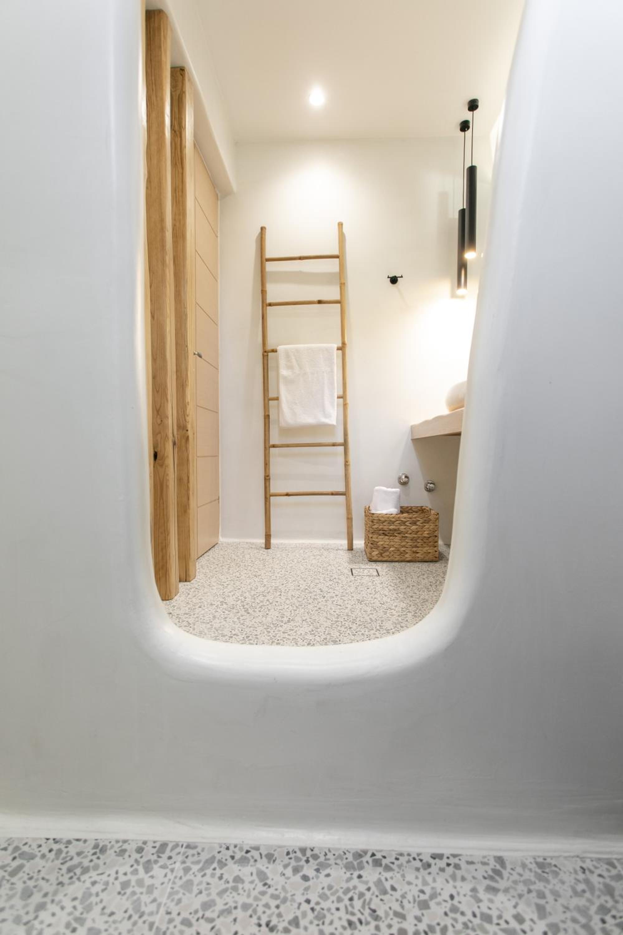 Iades Studios & Apartments