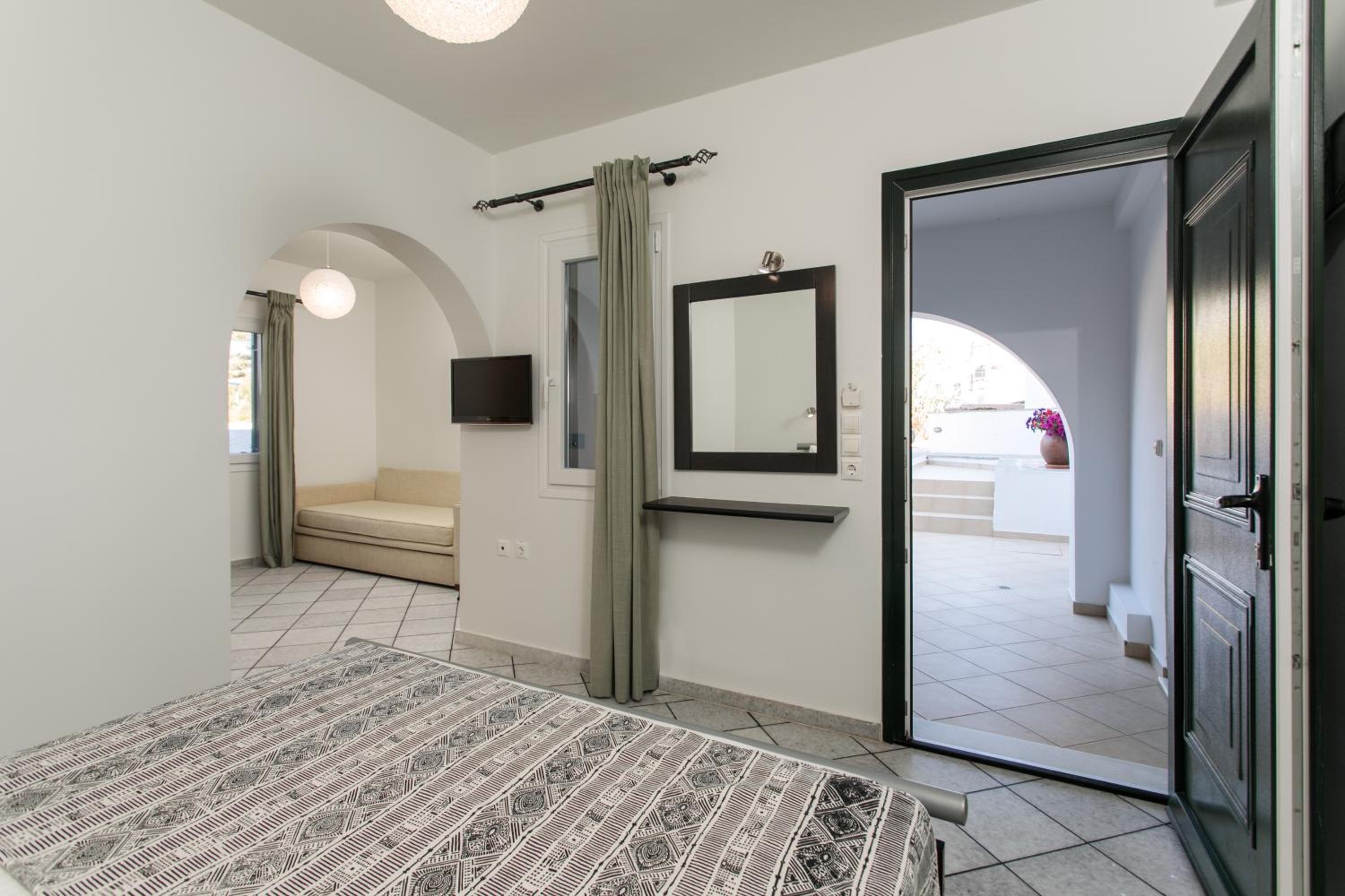 Iades Studios & Apartments