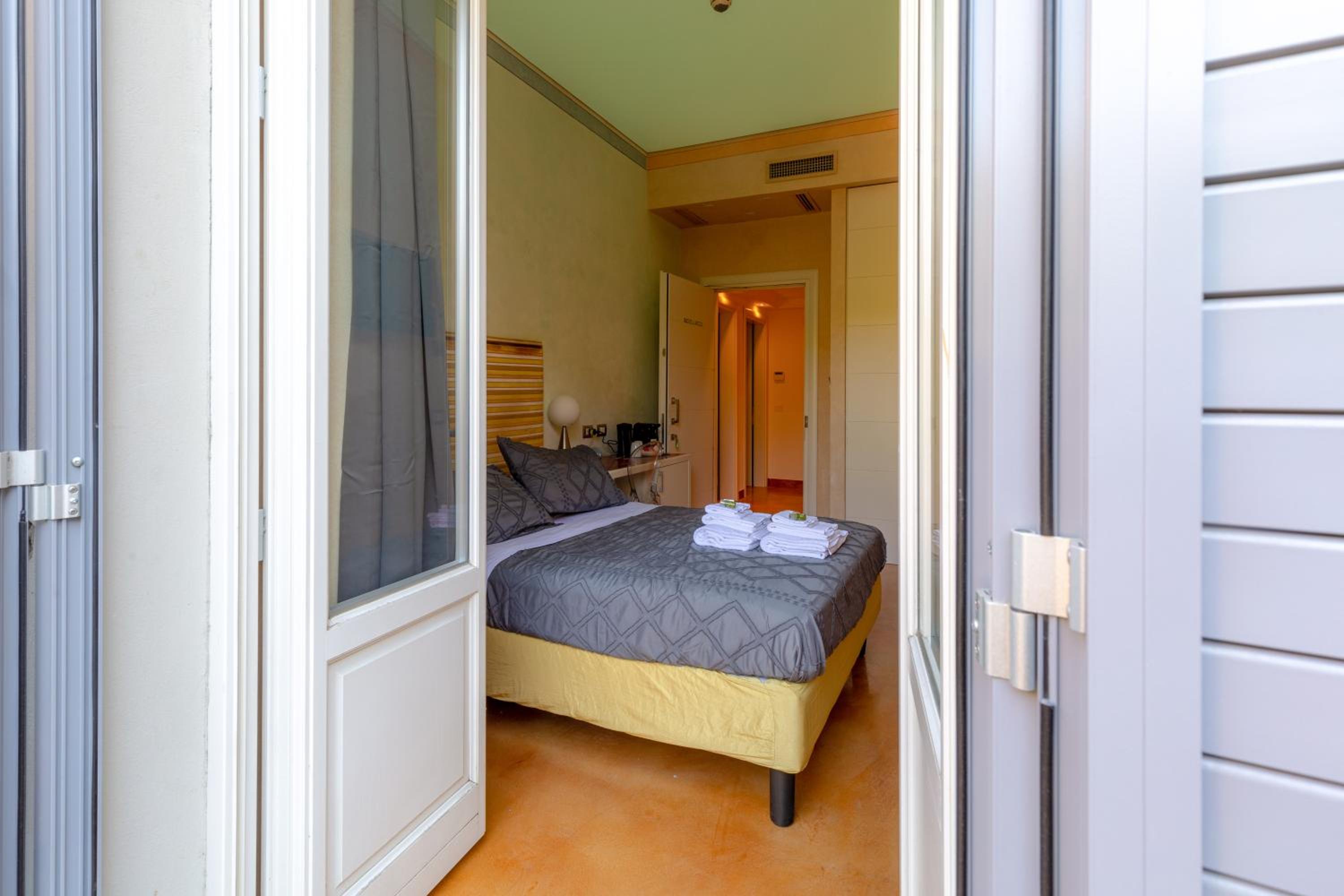 Aurora Garden Lodging - Rooms & Apartment