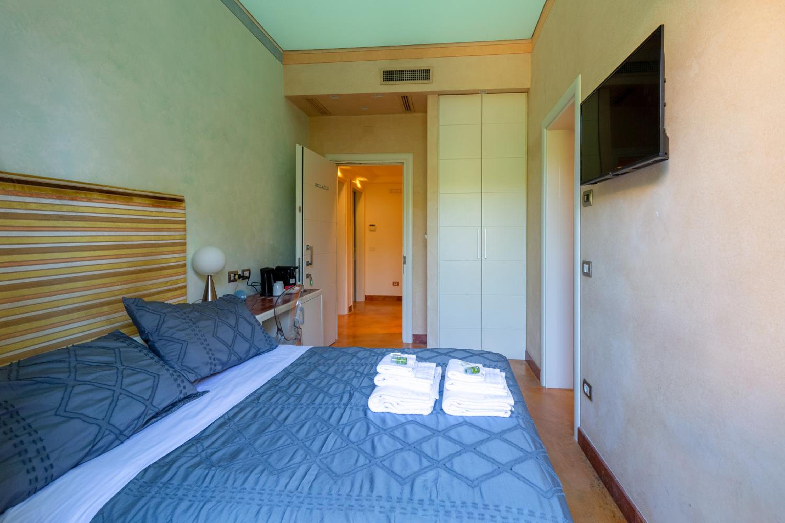 Aurora Garden Lodging - Rooms & Apartment