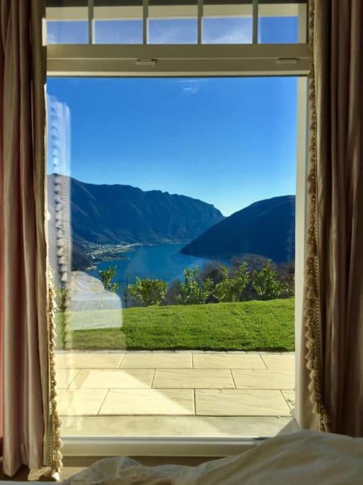Single family house with lake view in Carona