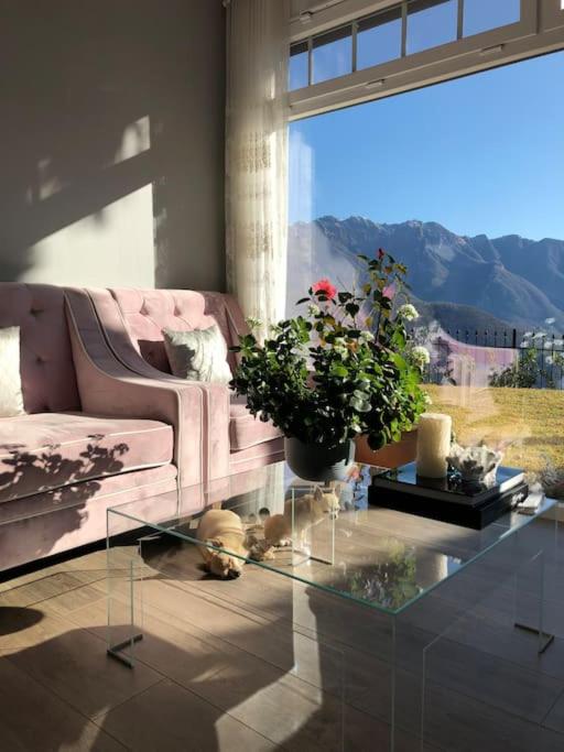 Single family house with lake view in Carona