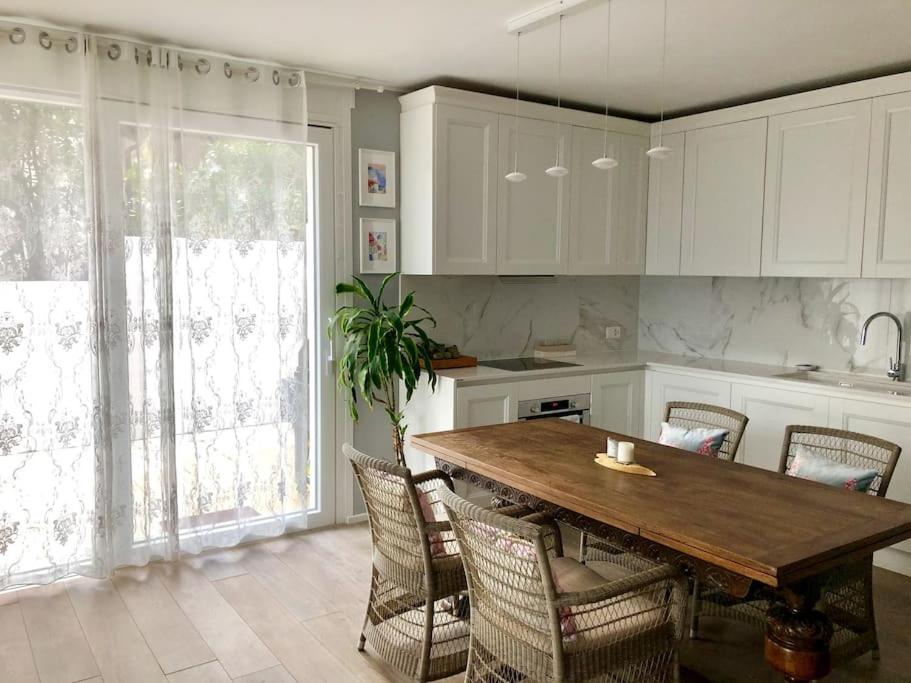 Single family house with lake view in Carona
