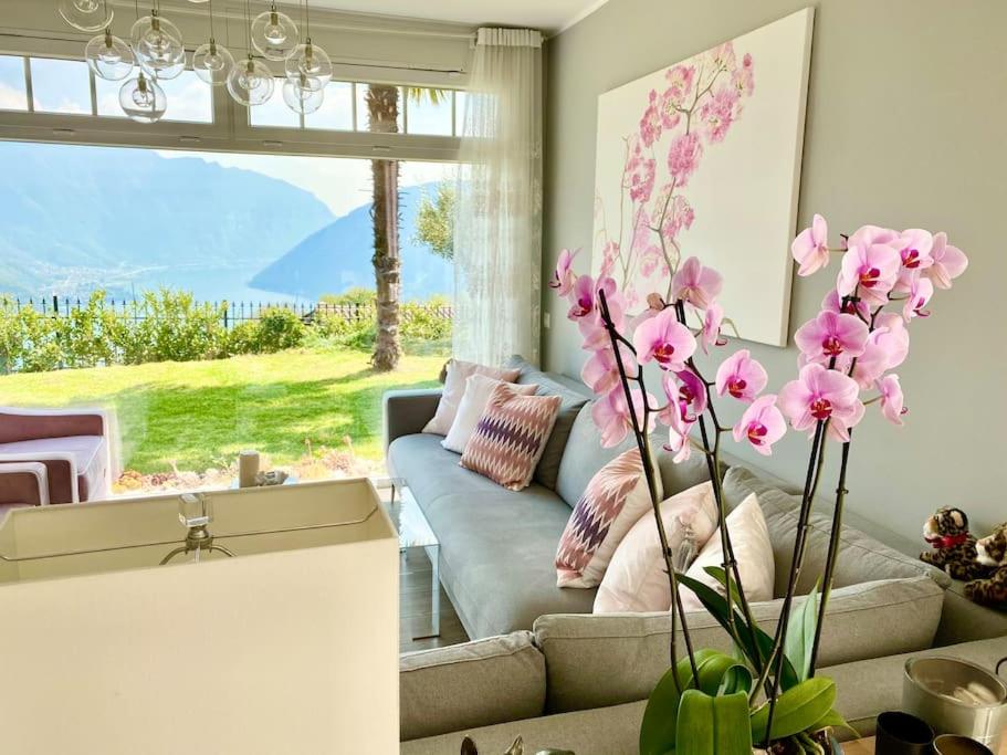 Single family house with lake view in Carona