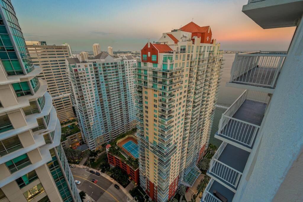 Hotel High Floor Unit Located in Brickell - Free Parking - Image 1