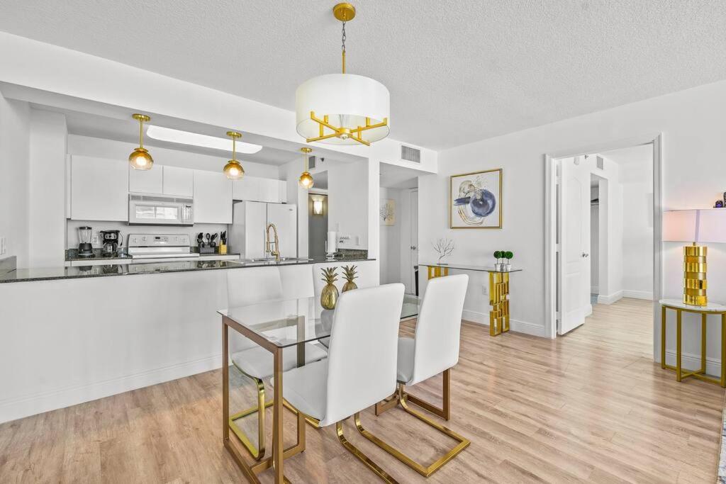 High Floor Unit Located in Brickell - Free Parking