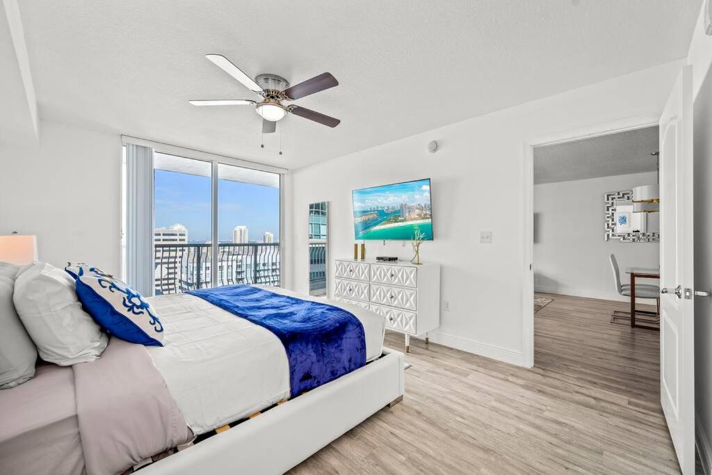 High Floor Unit Located in Brickell - Free Parking