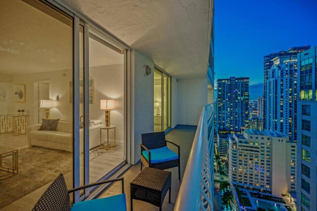 High Floor Unit Located in Brickell - Free Parking