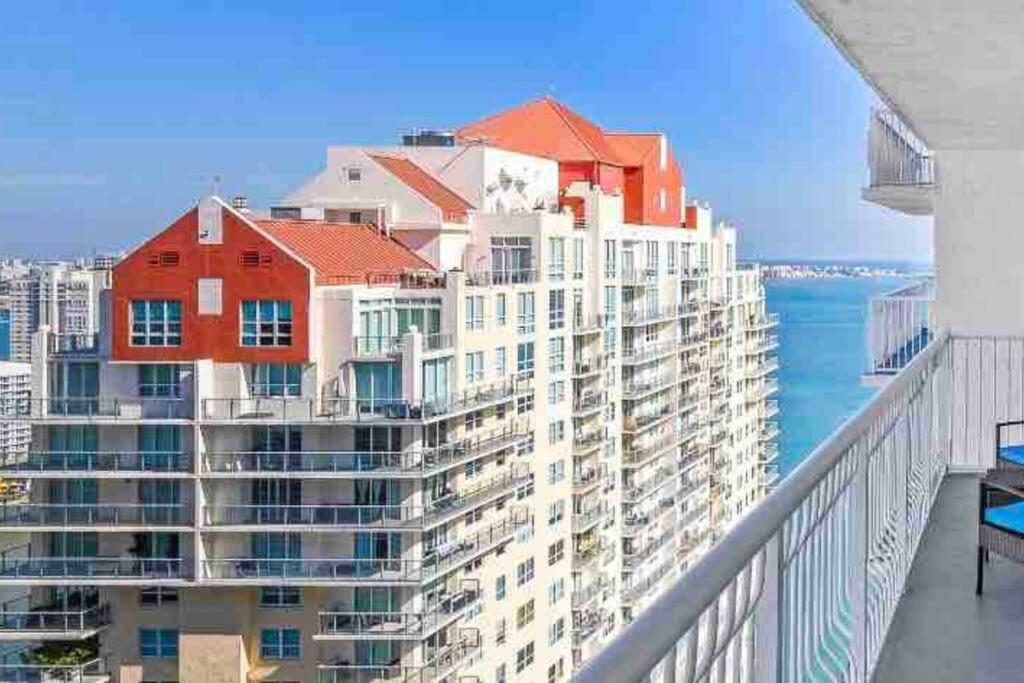 High Floor Unit Located in Brickell - Free Parking