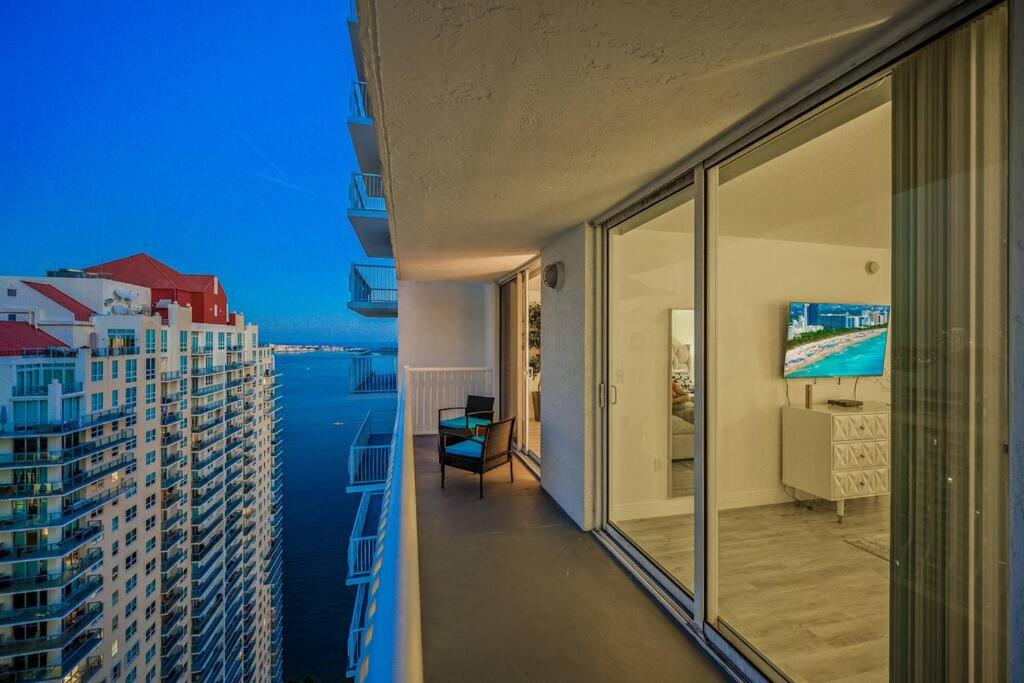 High Floor Unit Located in Brickell - Free Parking