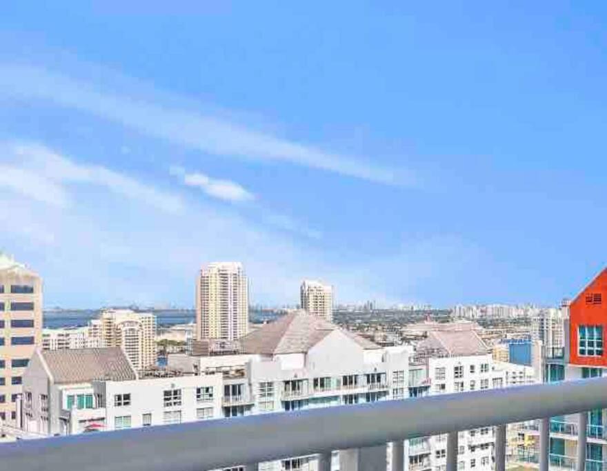 High Floor Unit Located in Brickell - Free Parking