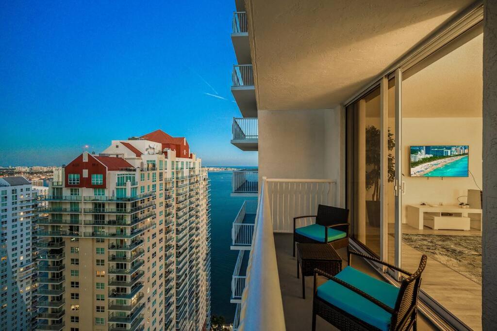 High Floor Unit Located in Brickell - Free Parking
