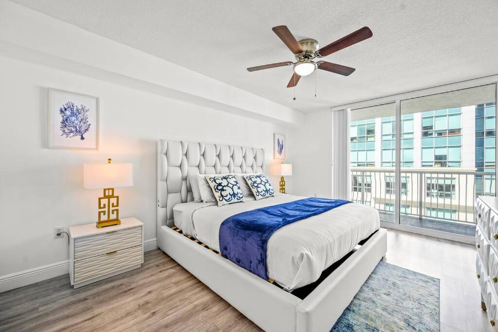 High Floor Unit Located in Brickell - Free Parking