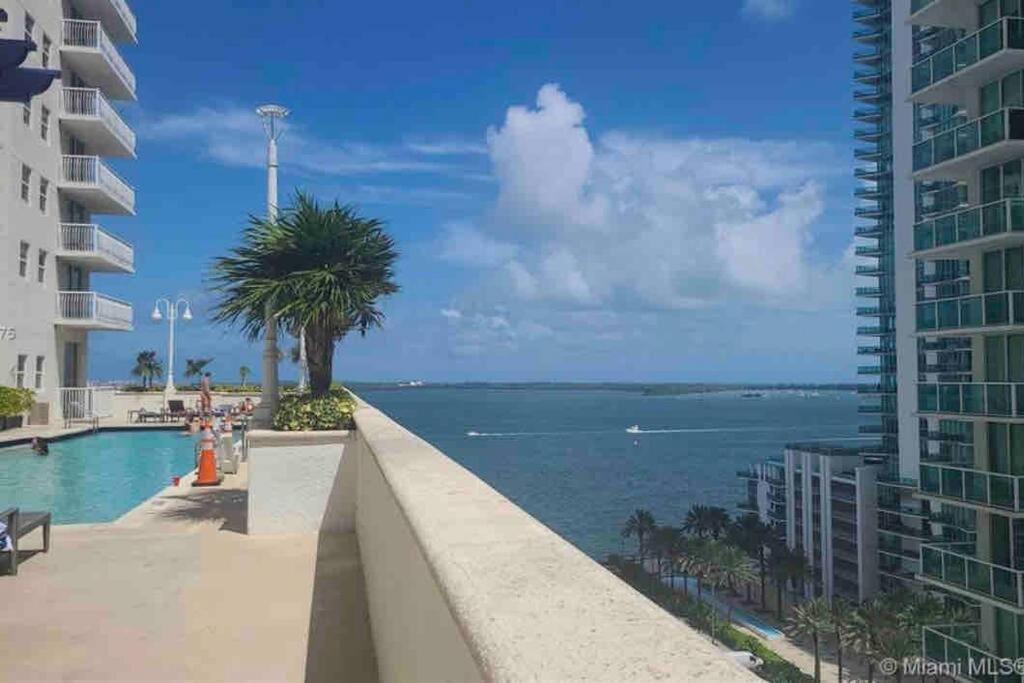 High Floor Unit Located in Brickell - Free Parking
