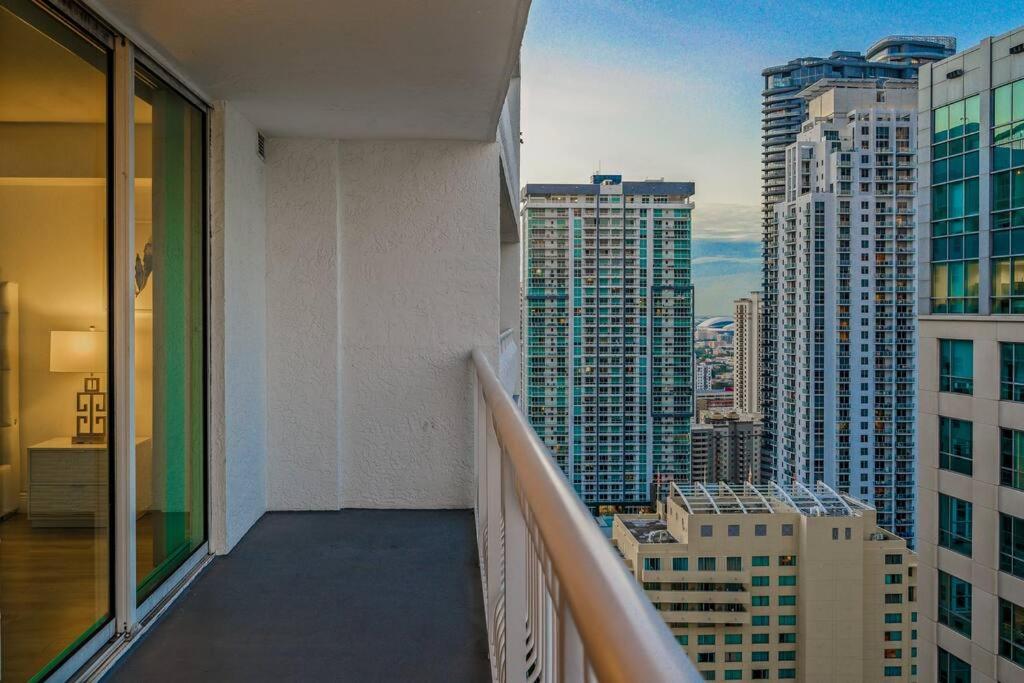 High Floor Unit Located in Brickell - Free Parking
