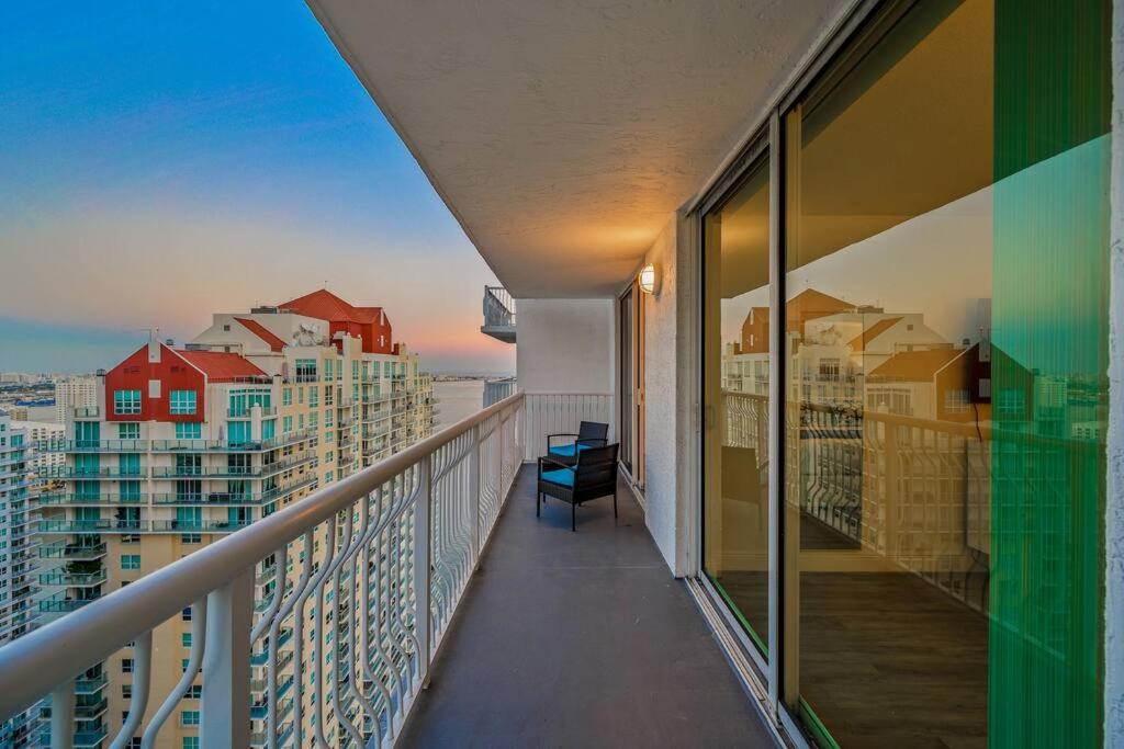 High Floor Unit Located in Brickell - Free Parking