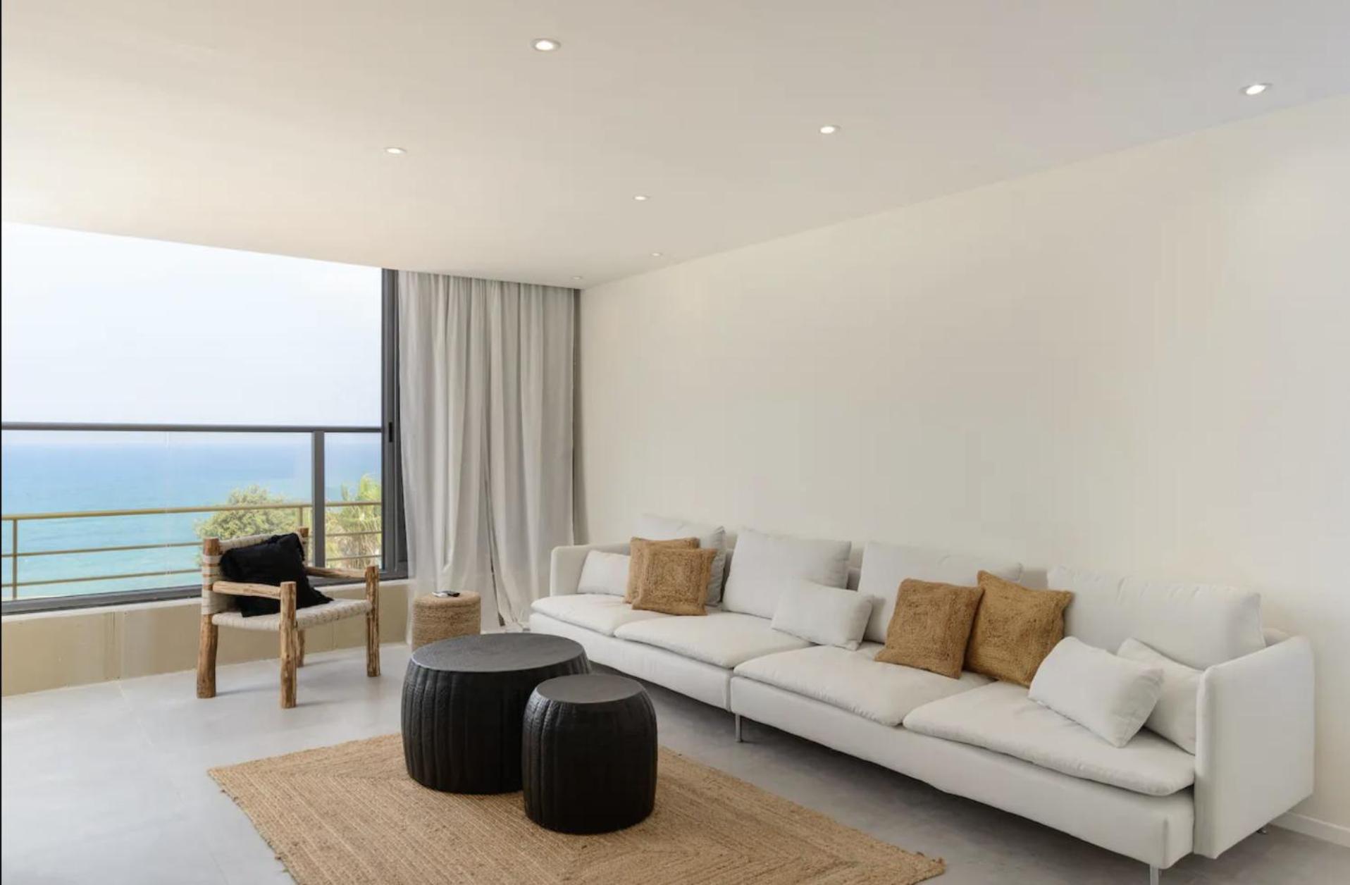 Stylish & Spacious 3 bedroom apartment by the Sea view 4