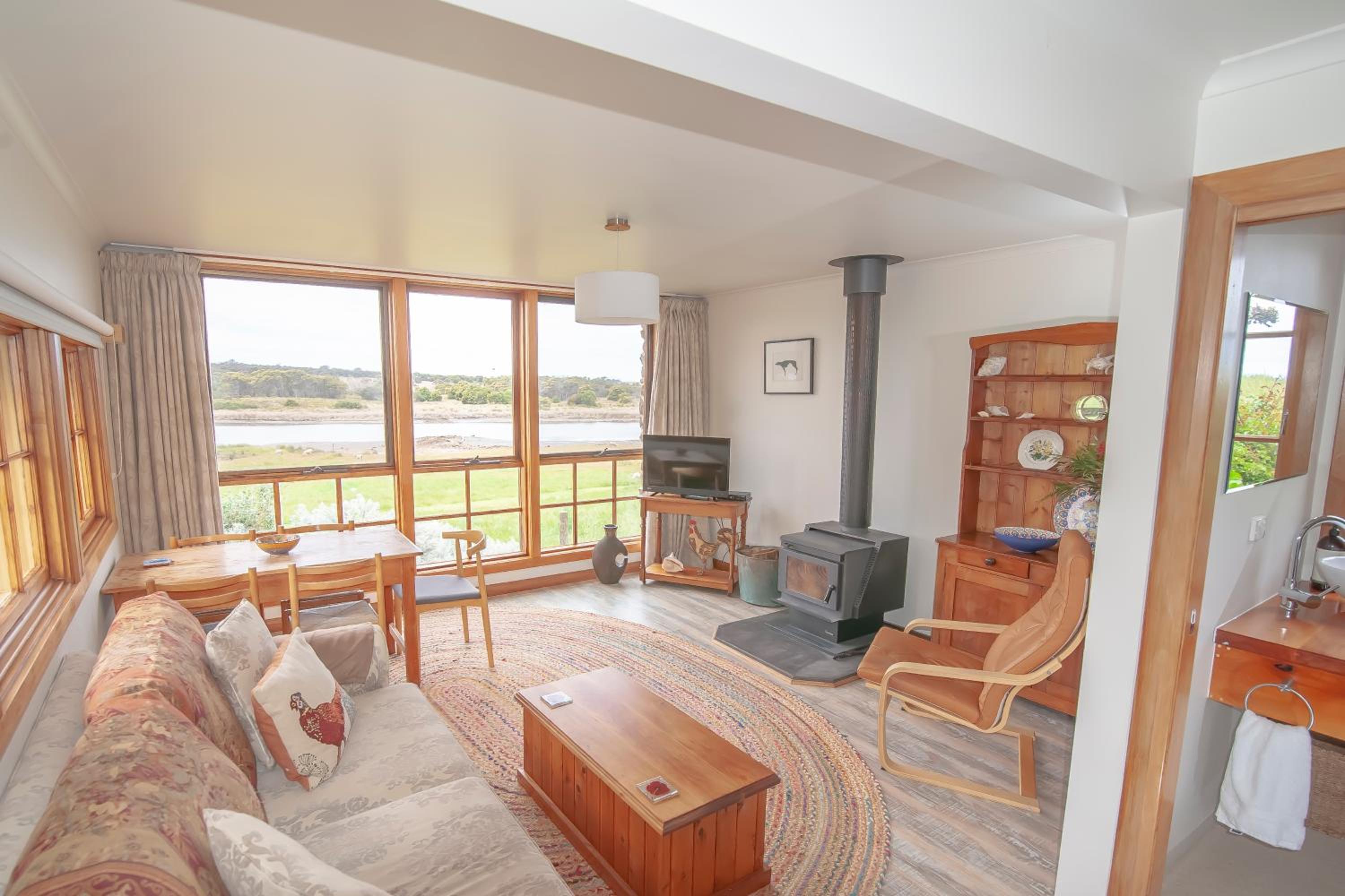 Heritage Shepherd's Cottage - Lisdillon - Waterfront