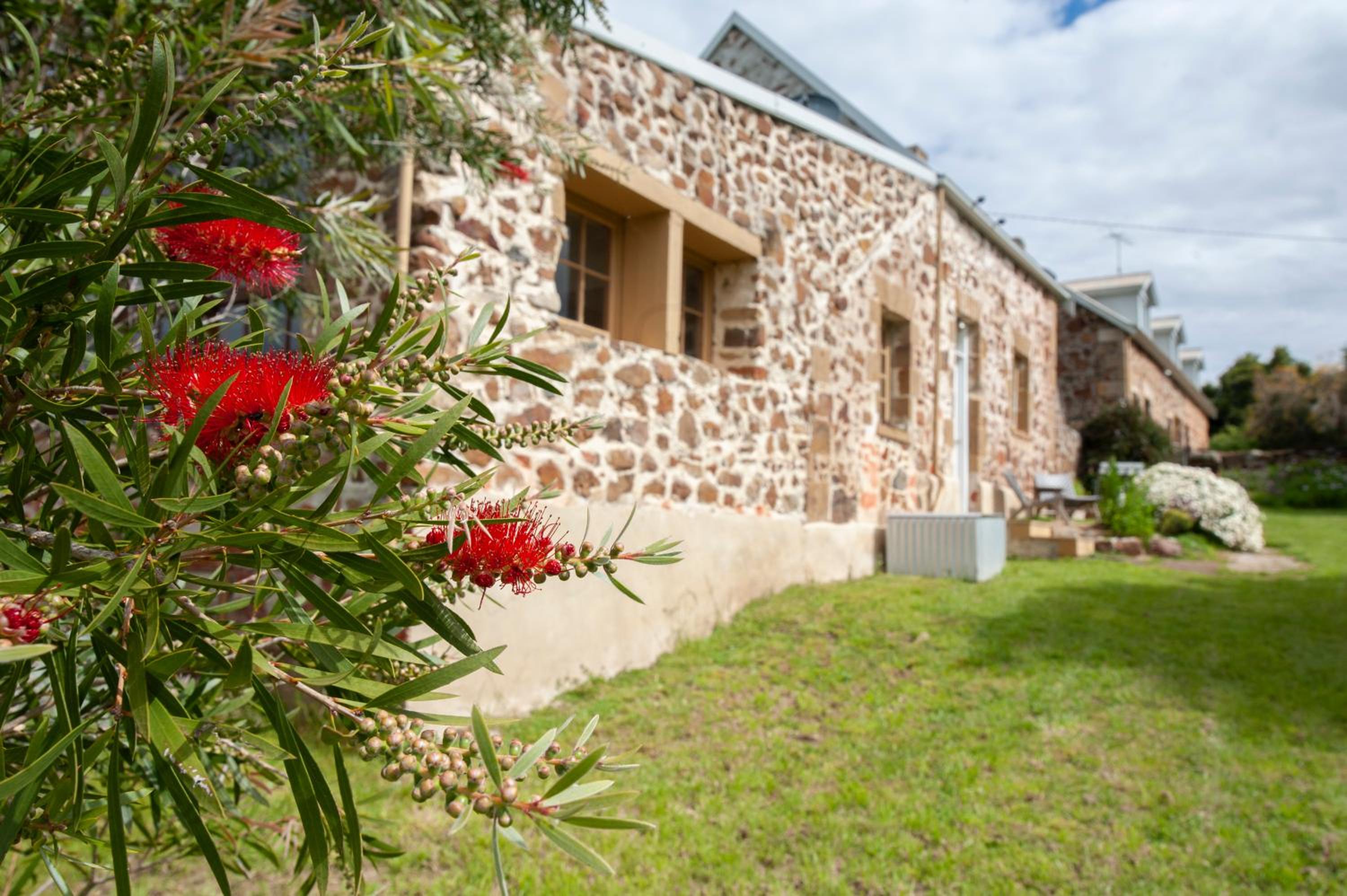 Heritage Shepherd's Cottage - Lisdillon - Waterfront