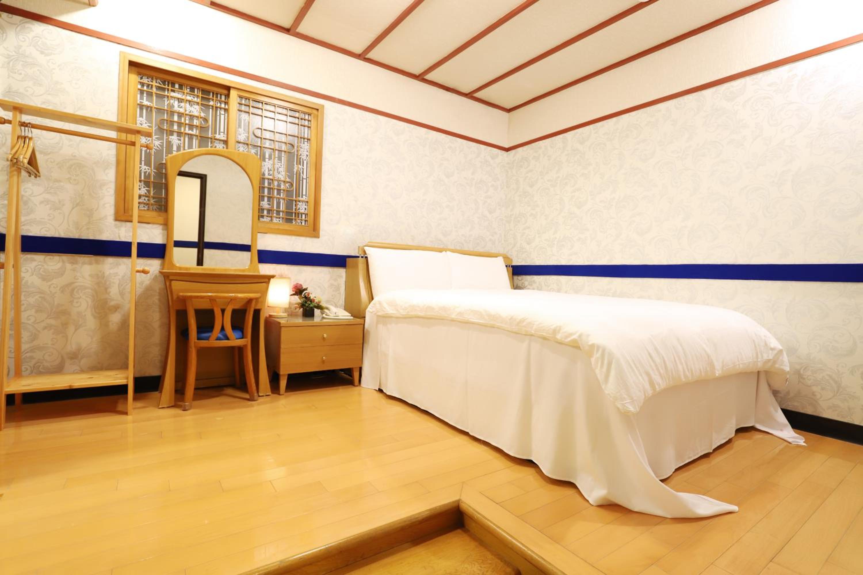 Phoenix Pavilion Hot Spring Hotel