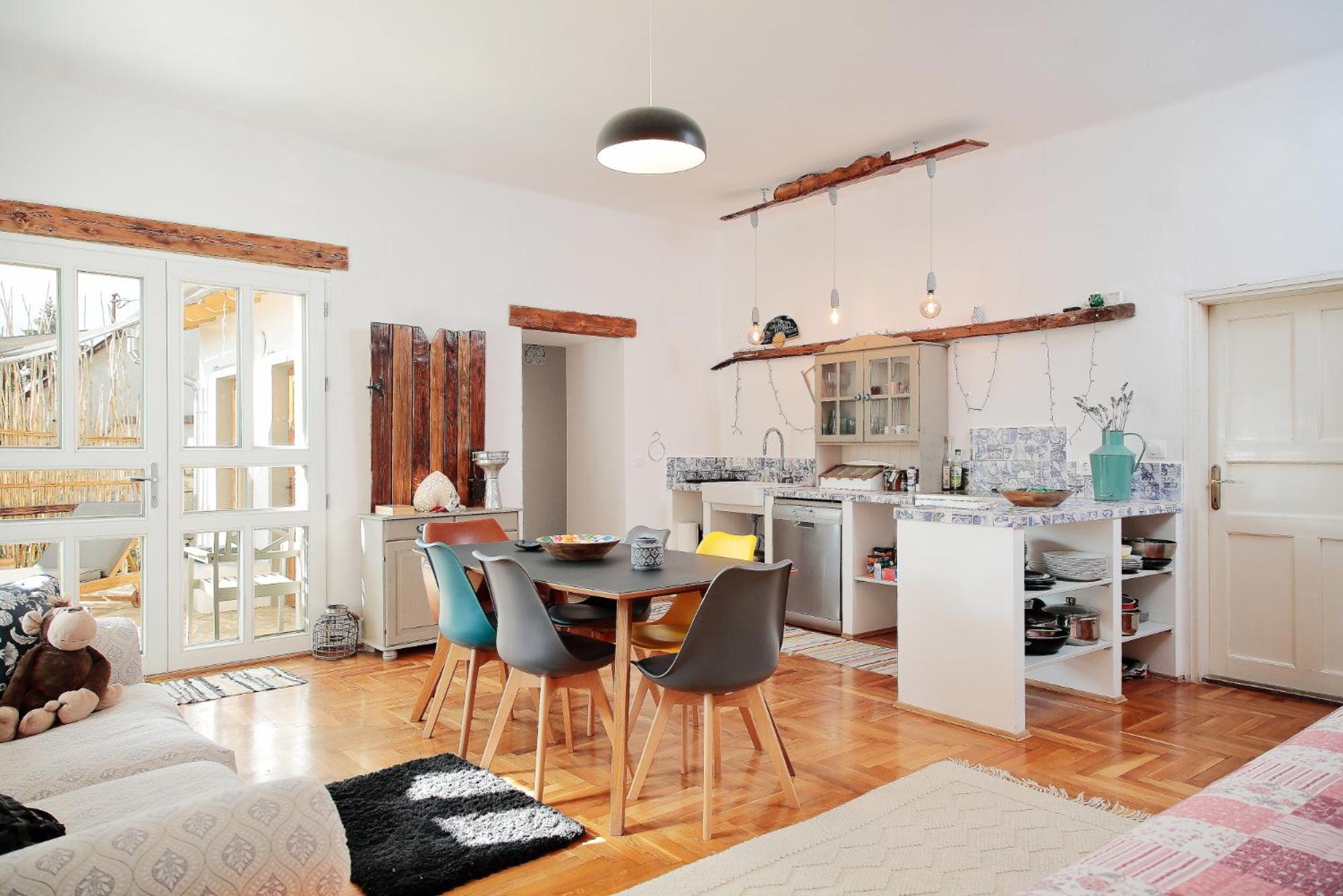 Angel Holiday home view 3