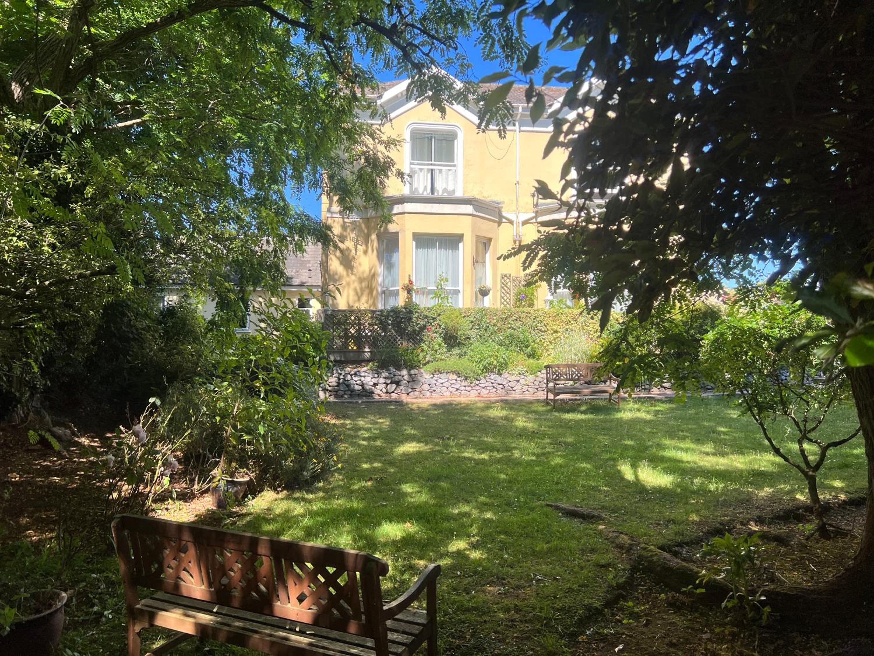 Large Three bed Two bathroom flat in Central Torquay