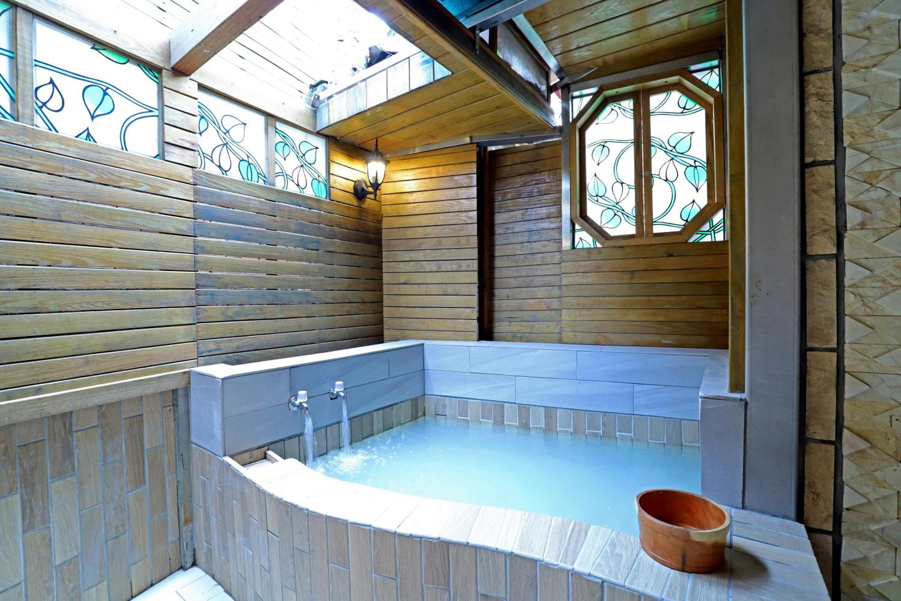 Phoenix Pavilion Hot Spring Hotel