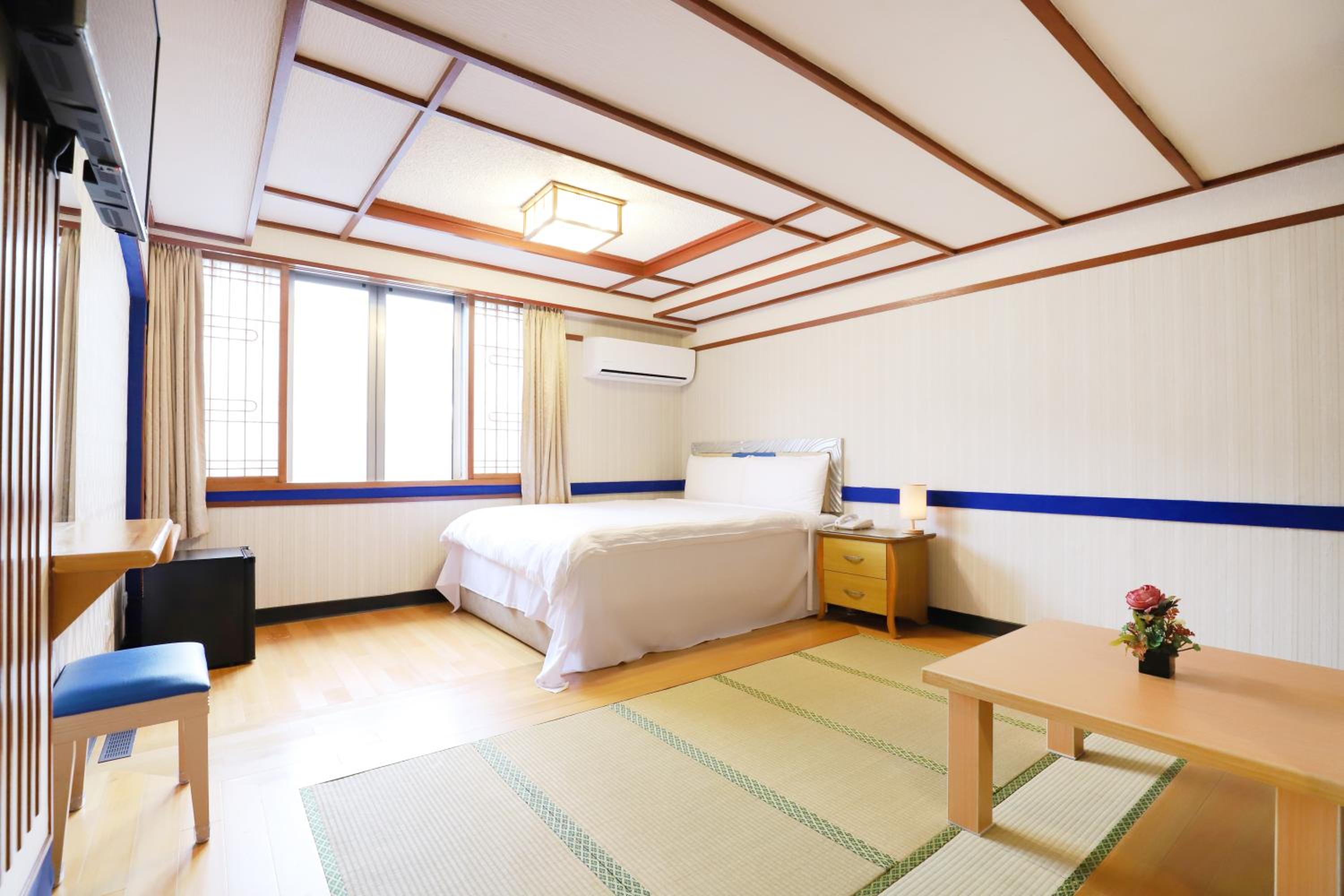 Phoenix Pavilion Hot Spring Hotel