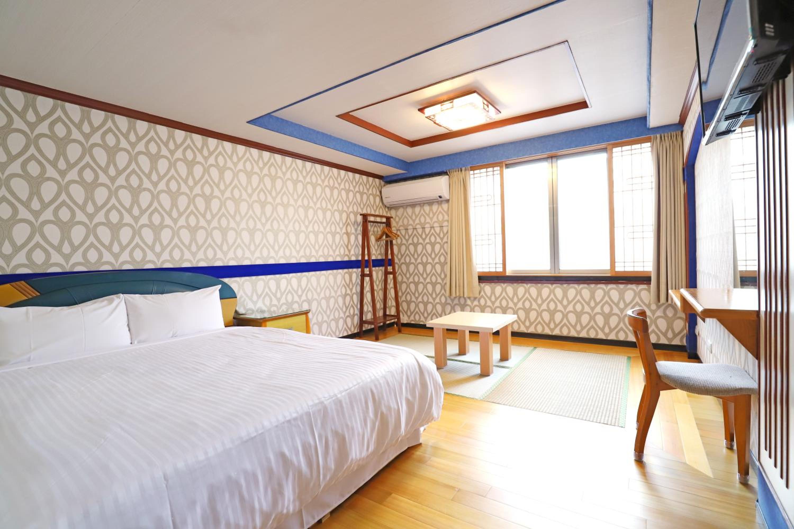 Phoenix Pavilion Hot Spring Hotel