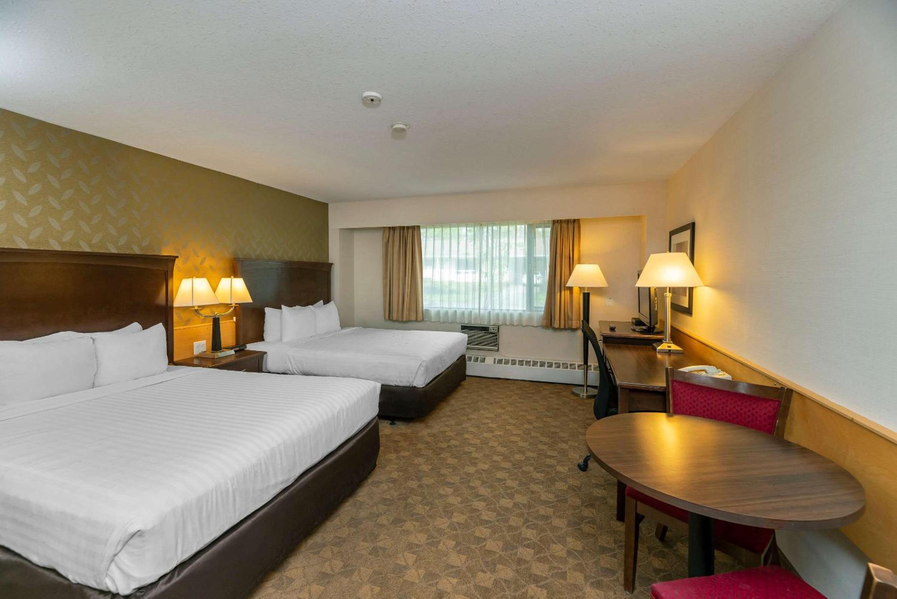 Quesnel Vacations - Prestige Riverside Lodge Quesnel - Property Image 8
