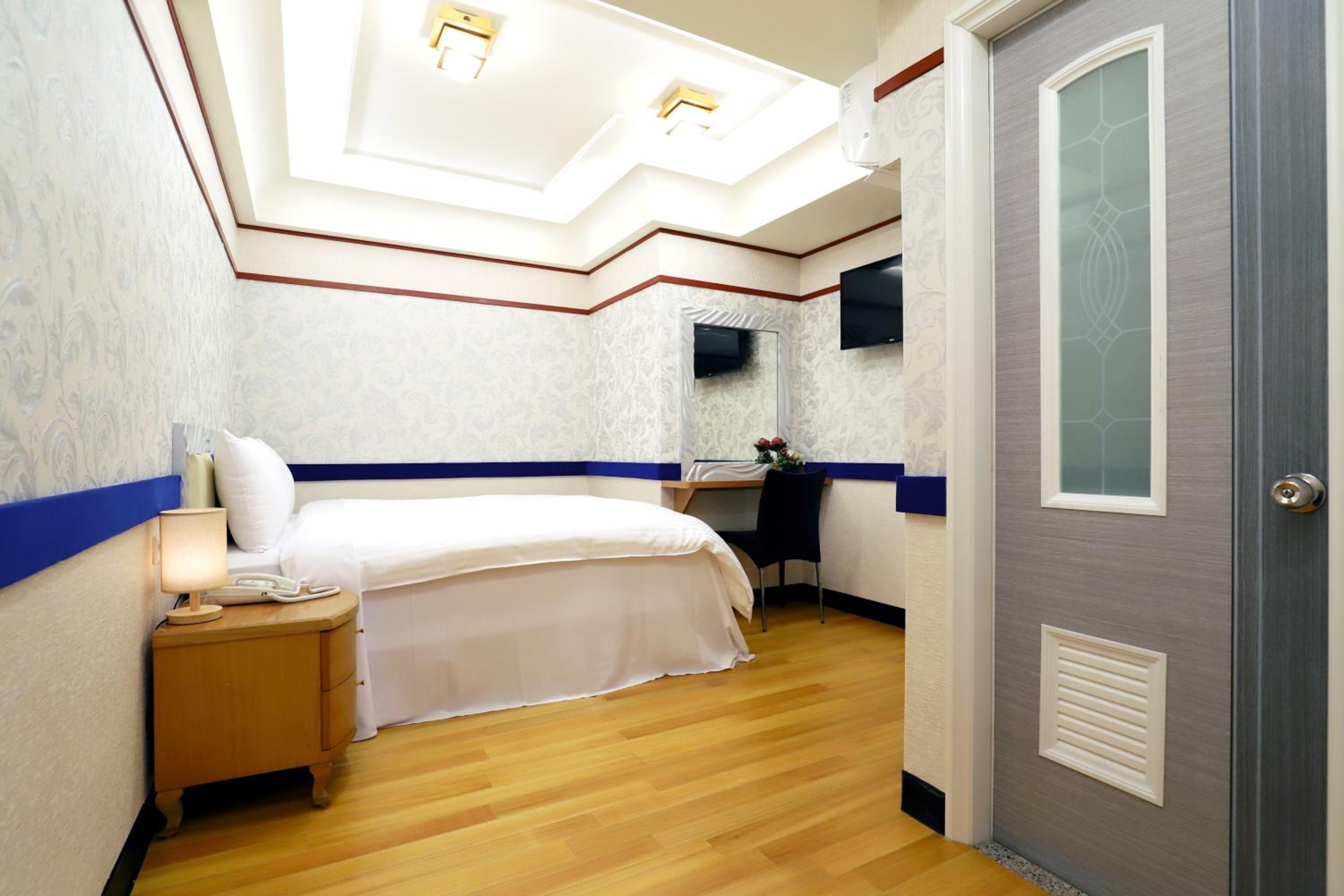 Phoenix Pavilion Hot Spring Hotel