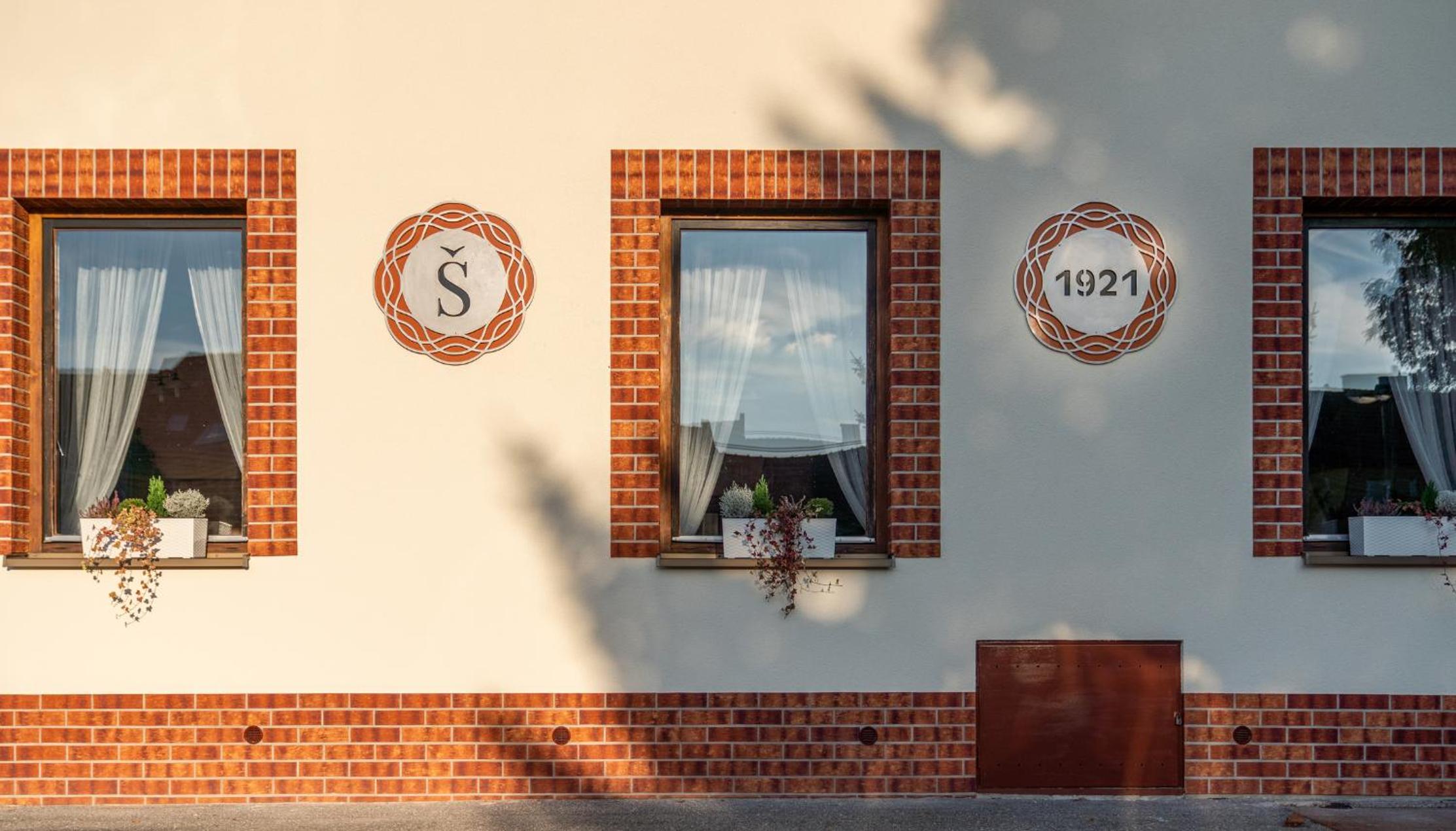 Restaurace-Pension-Vinařství U Šťastných