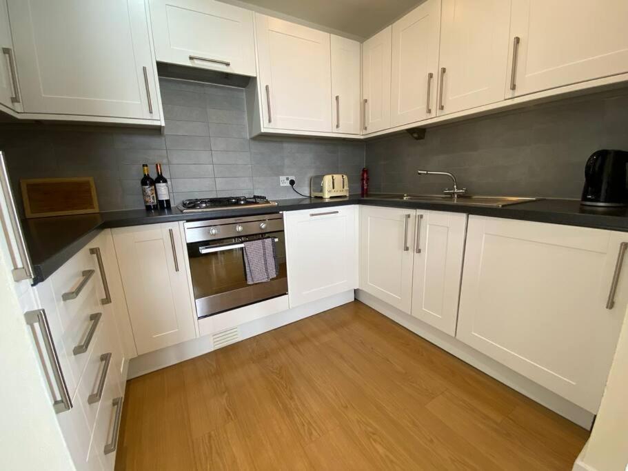 Lovely 2 Bedroom flat moments from Fistral Newquay view 4