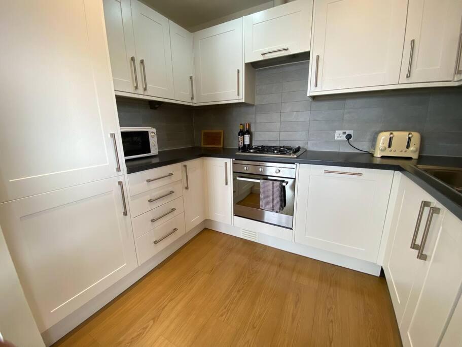 Lovely 2 Bedroom flat moments from Fistral Newquay view 5