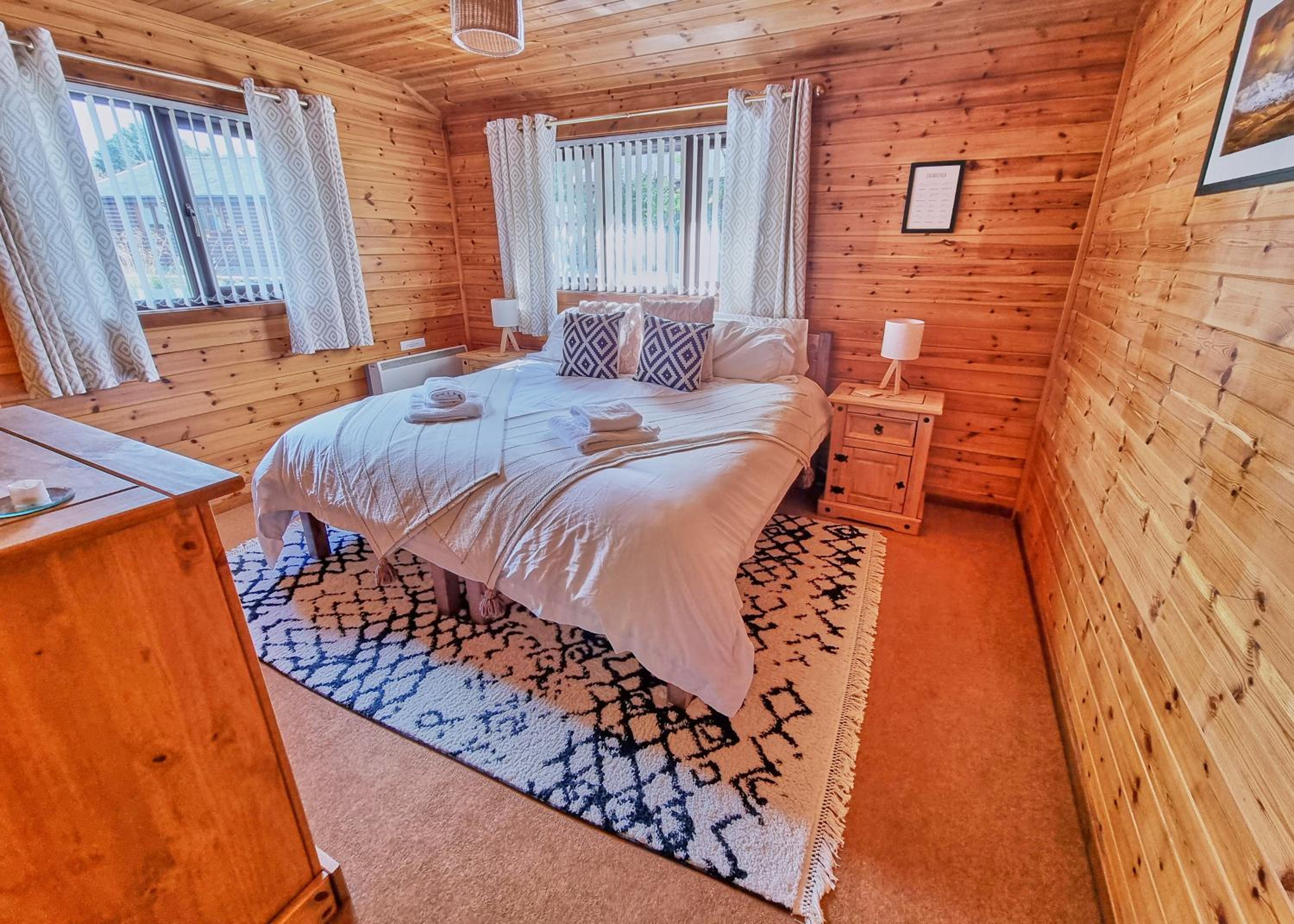 Luxury Wood Lodge with sauna, log burner & private woodland garden - Wnion Wood Lodge